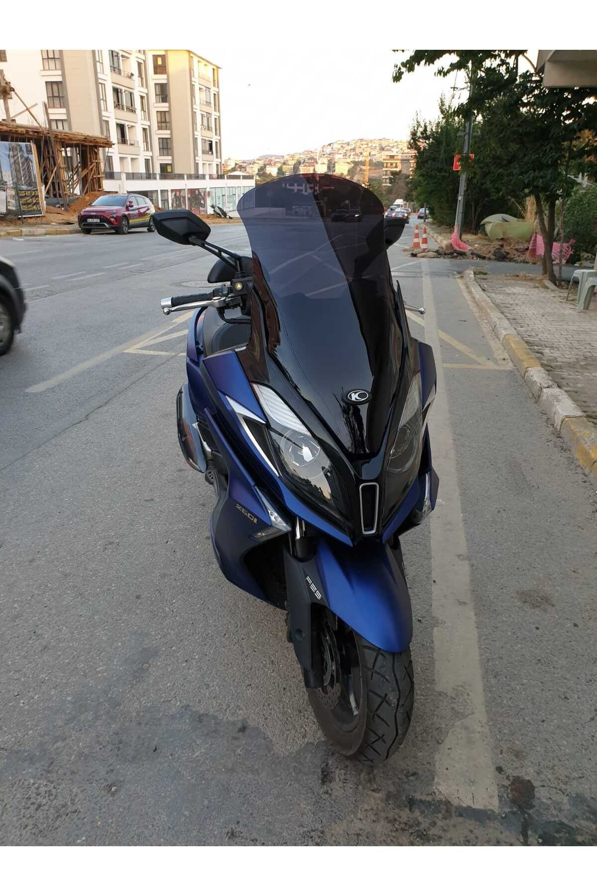 Kymco Downtown 250i Siperlik Ön Cam 2016 2025 Model 78cm Siyah Renkli 4mm UZUN CAM