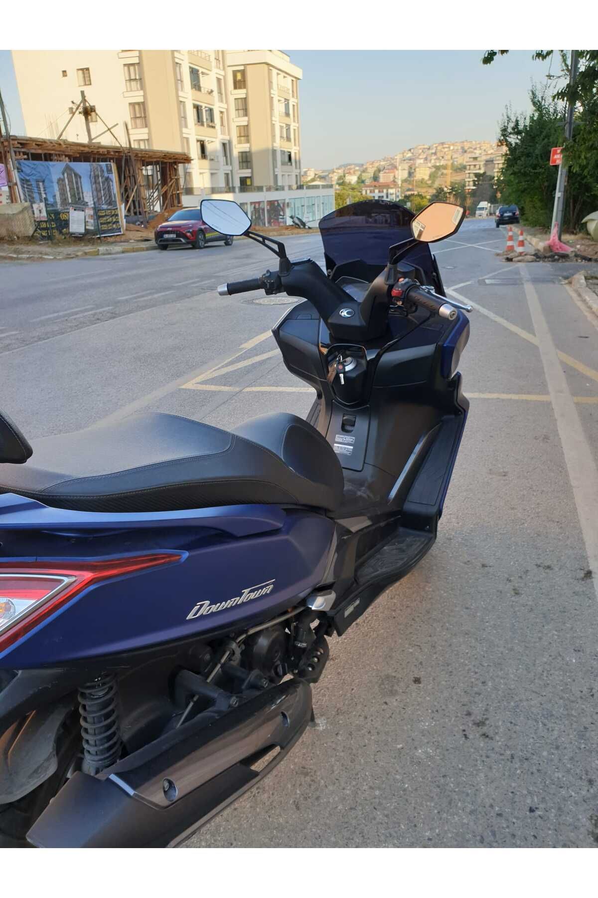 Kymco Downtown 250i Siperlik Ön Cam 2016 2025 Model 61cm siyah Renkli 4mm