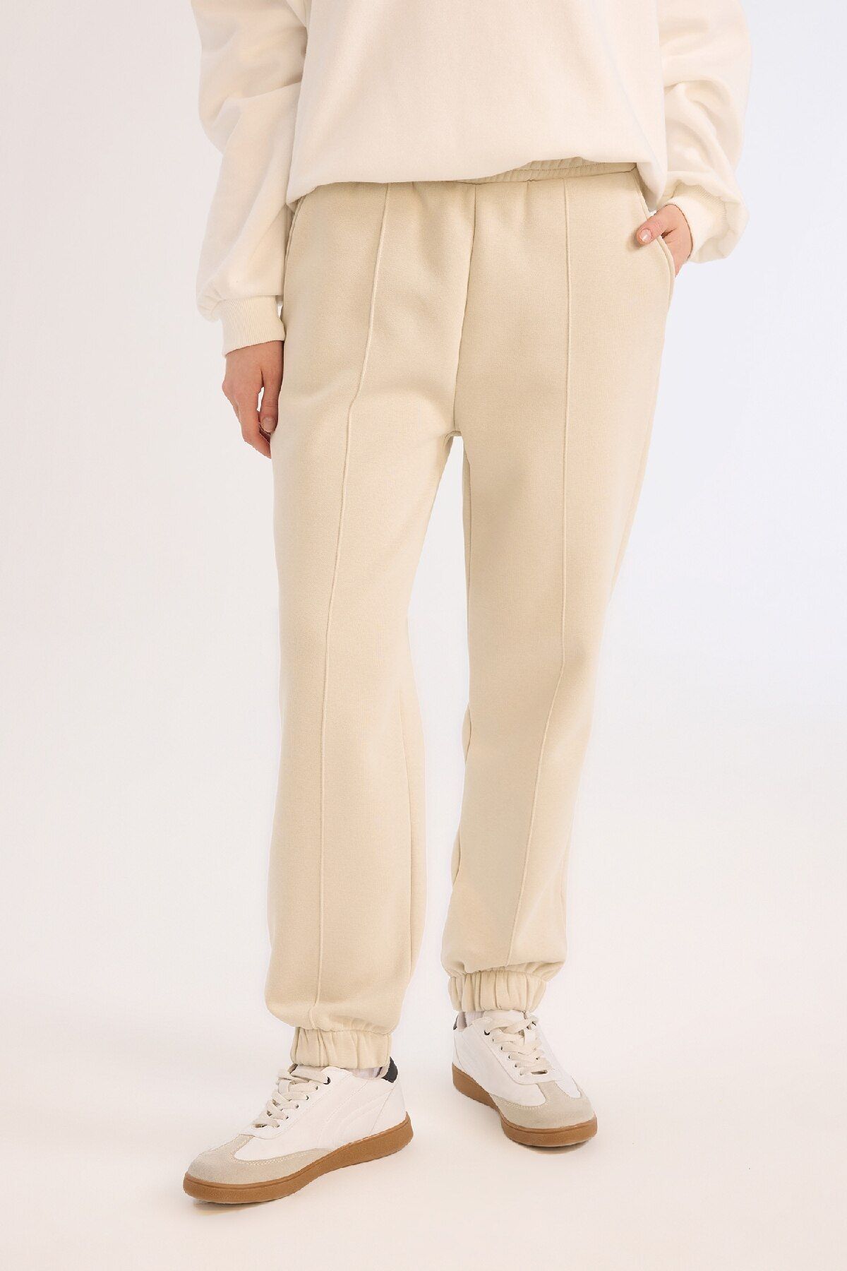 DeFacto-Thick Jogger Sweatpants - with Straight Pockets and Elastic Waist E6300Ax24Wn 4