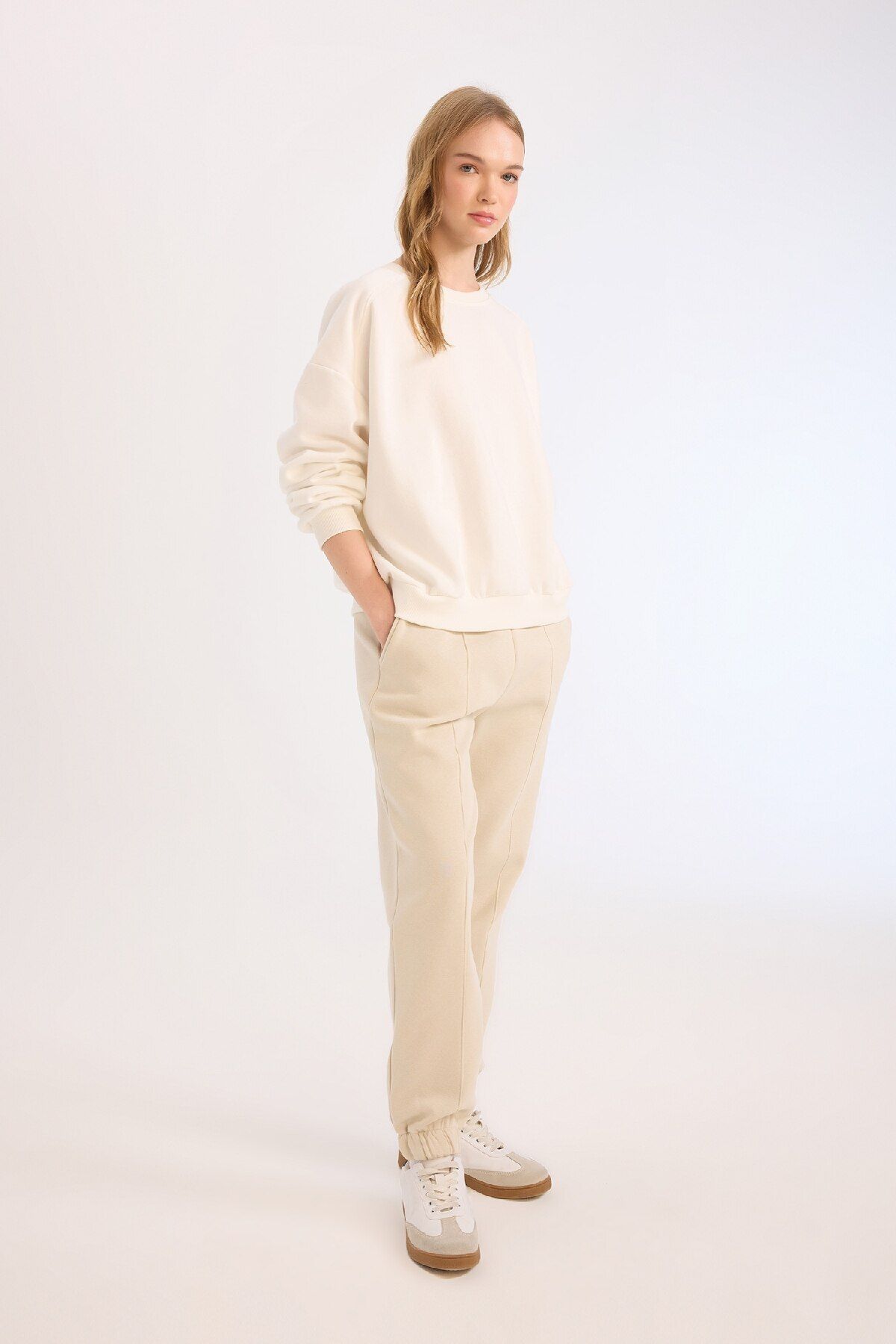 DeFacto-Thick Jogger Sweatpants - with Straight Pockets and Elastic Waist E6300Ax24Wn 3
