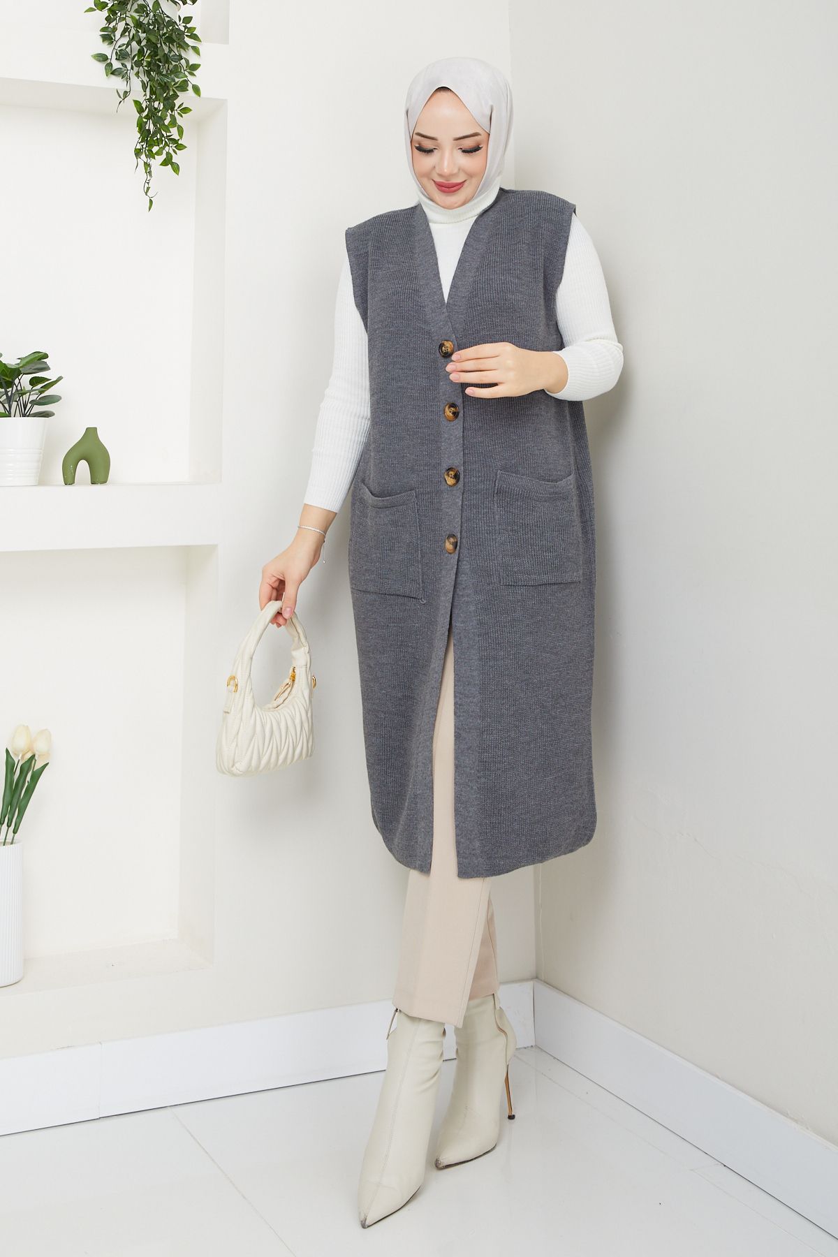 Pamuk Butik-Women's Pocketed Button Closure Knitwear Vest 4