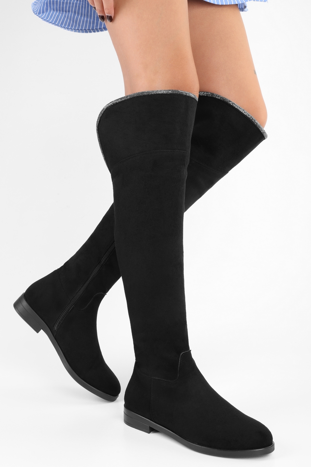 Women's boots toon made of black suede. Black suede
