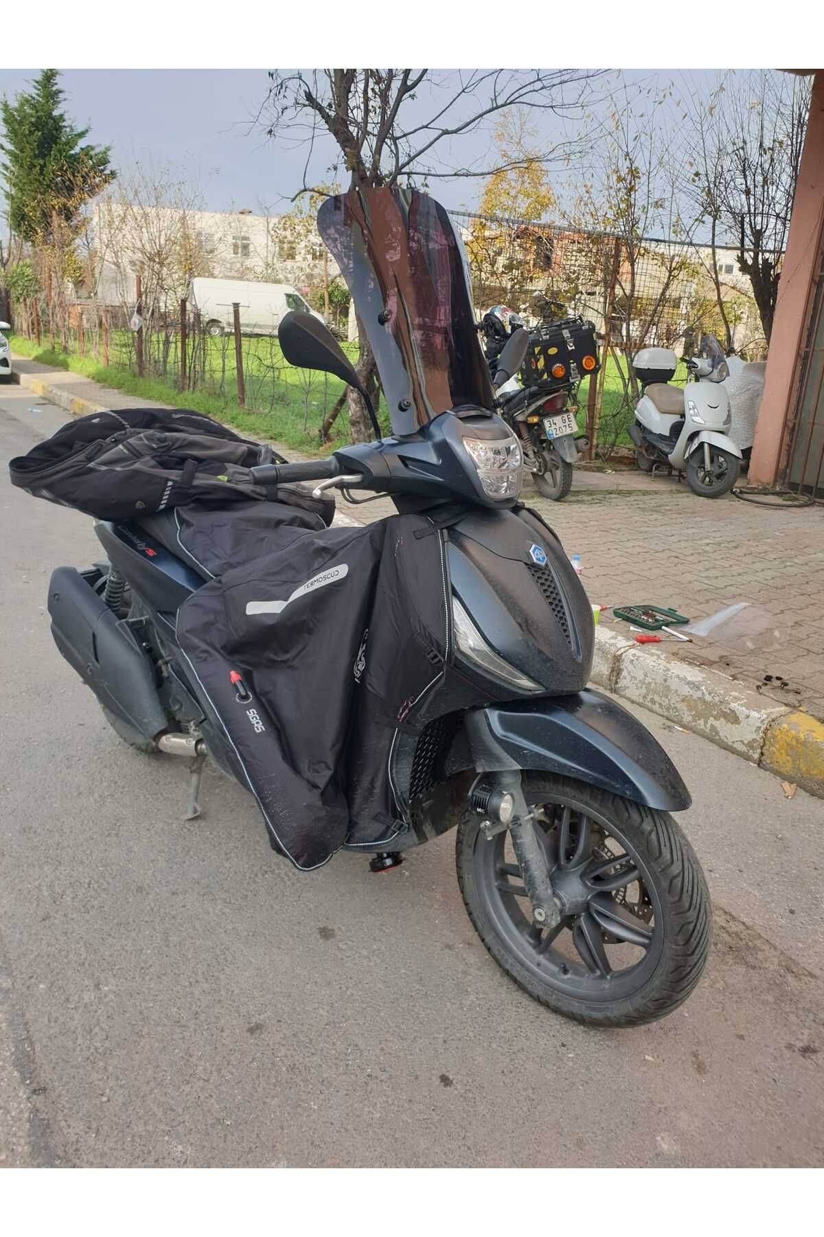 Piaggio Beverlys 400 Siperlik Ön Cam 2021-2025 Model 44cm Siyah Renkli 4mm