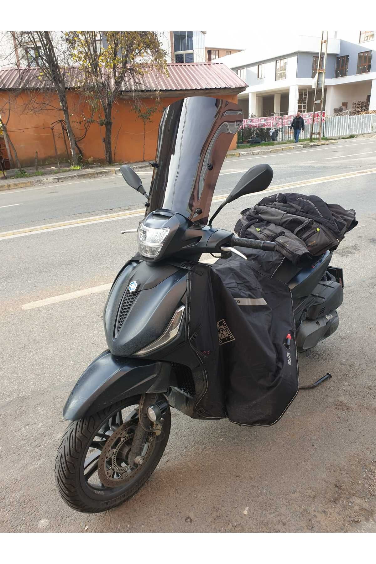 Piaggio Beverlys 400 Siperlik Ön Cam 2021-2025 Model 44cm Siyah Renkli 4mm