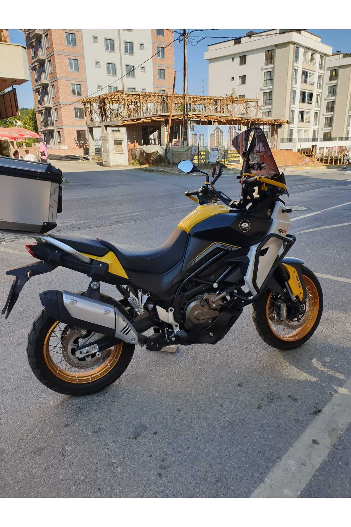 QJ SVT 650 X Siperlik Ön Cam 2023-2025 Model 50cm Siyah Renkli 4mm UZUN CAM