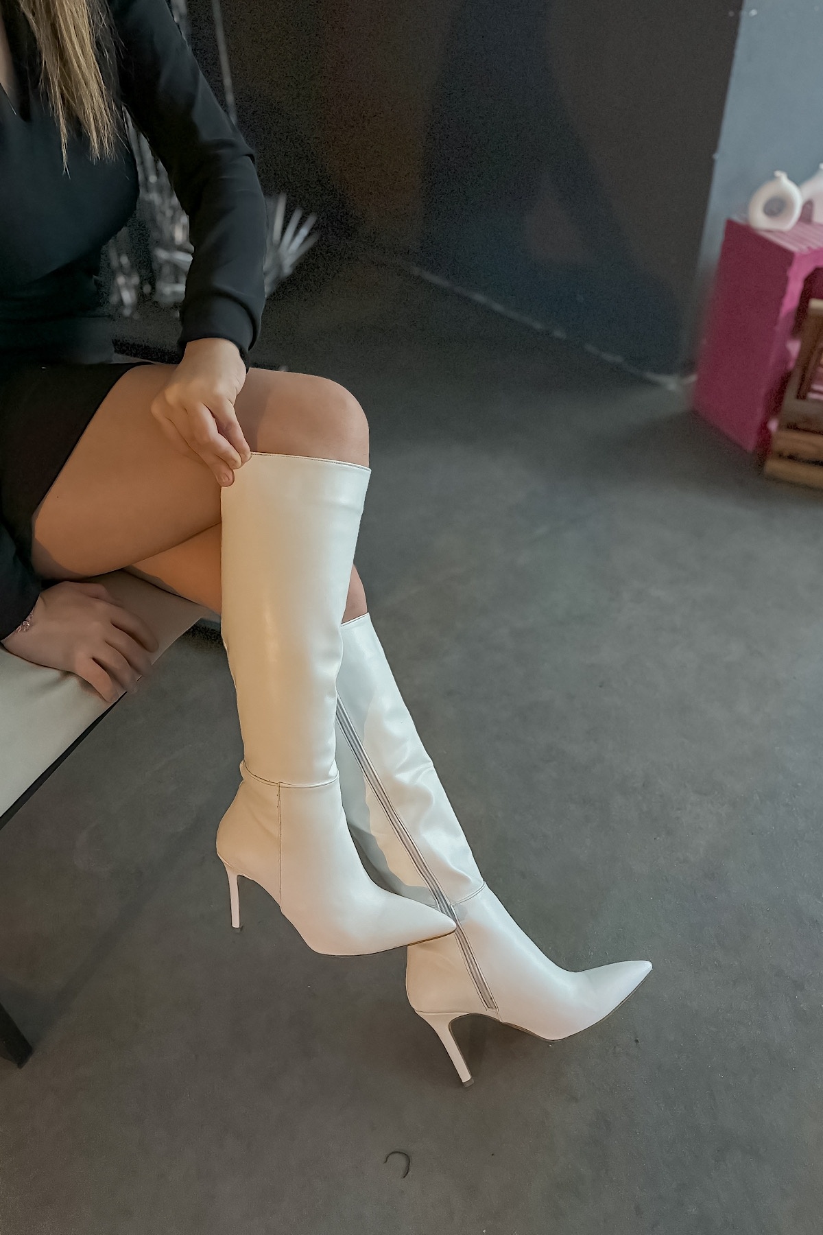 SHOEBELLAS Mek Beyaz Cilt Fermuarlı Kadın Çizme görsel 3
