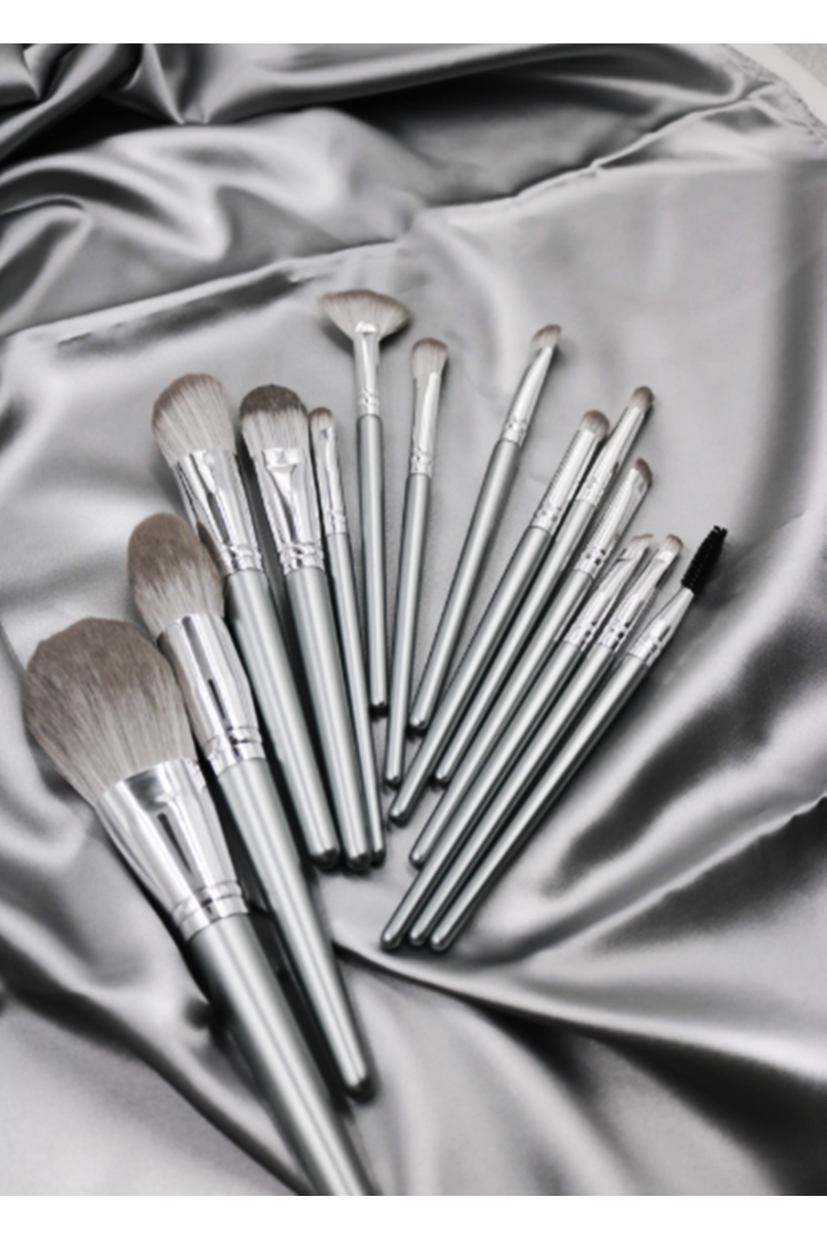 Beauty Limited Edition Pro Özel Süet Çantalı 14'lü Makyaj Fırçası Seti ( Gri ) Seyahat Makyaj Seti — c014b _EY_ çantalı fırça set gri — تصویر 2 از 7