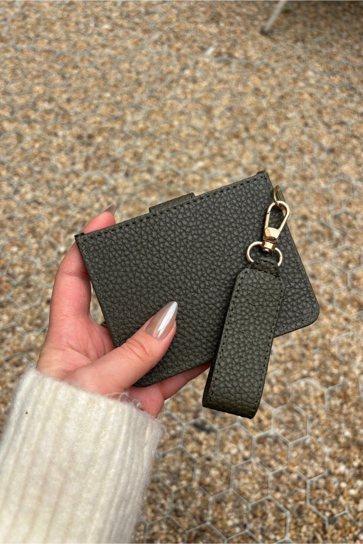 Yuka Atelier-Velina Minimal Wallet with Keychain and Card Holder Detail 5