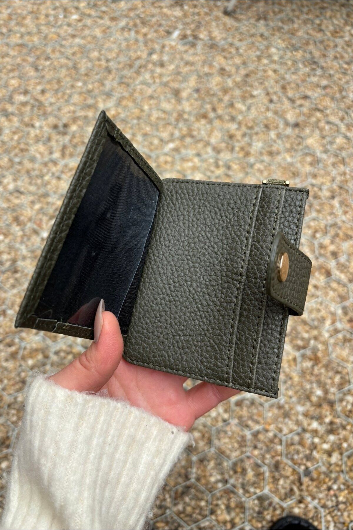 Yuka Atelier-Velina Minimal Wallet with Keychain and Card Holder Detail 3