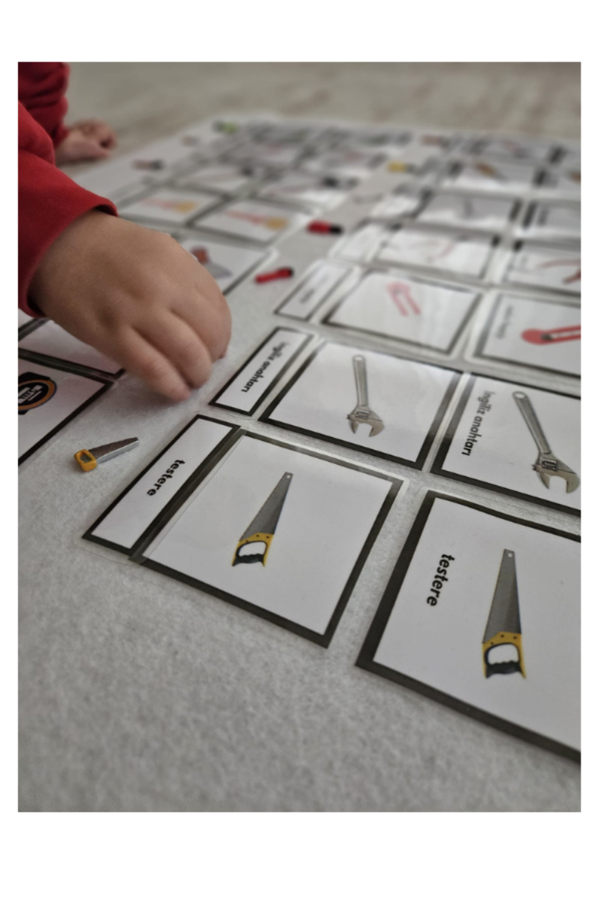 Ada Montessori Montessori Minyatür tamir araç gereçleri ve eşleştirme kartları fotoğrafı 2 (önizleme)