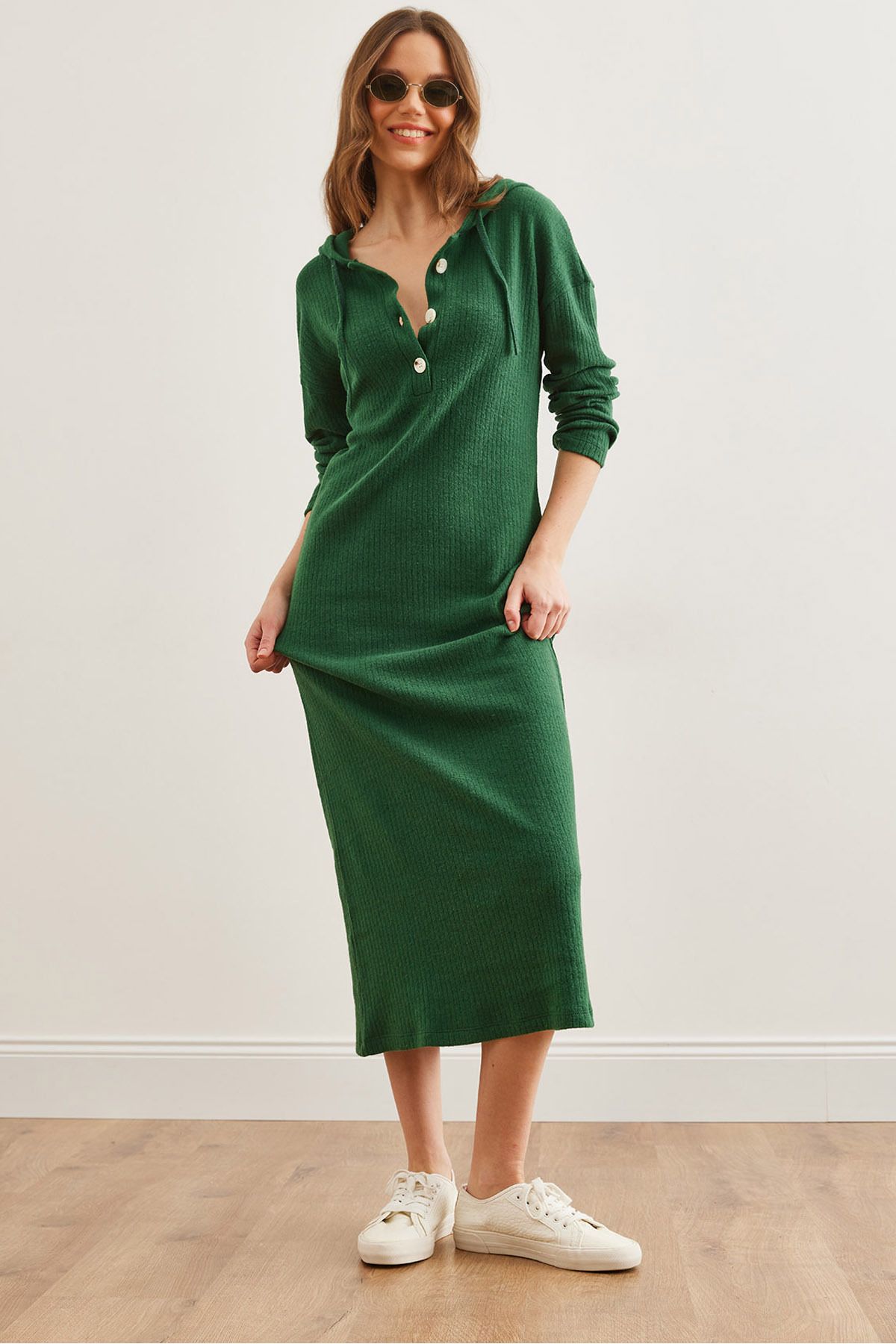 Kadın Yeşil Düğmeli Kapşonlu Oversize Fitilli Maxi Elbise ELB-19002319