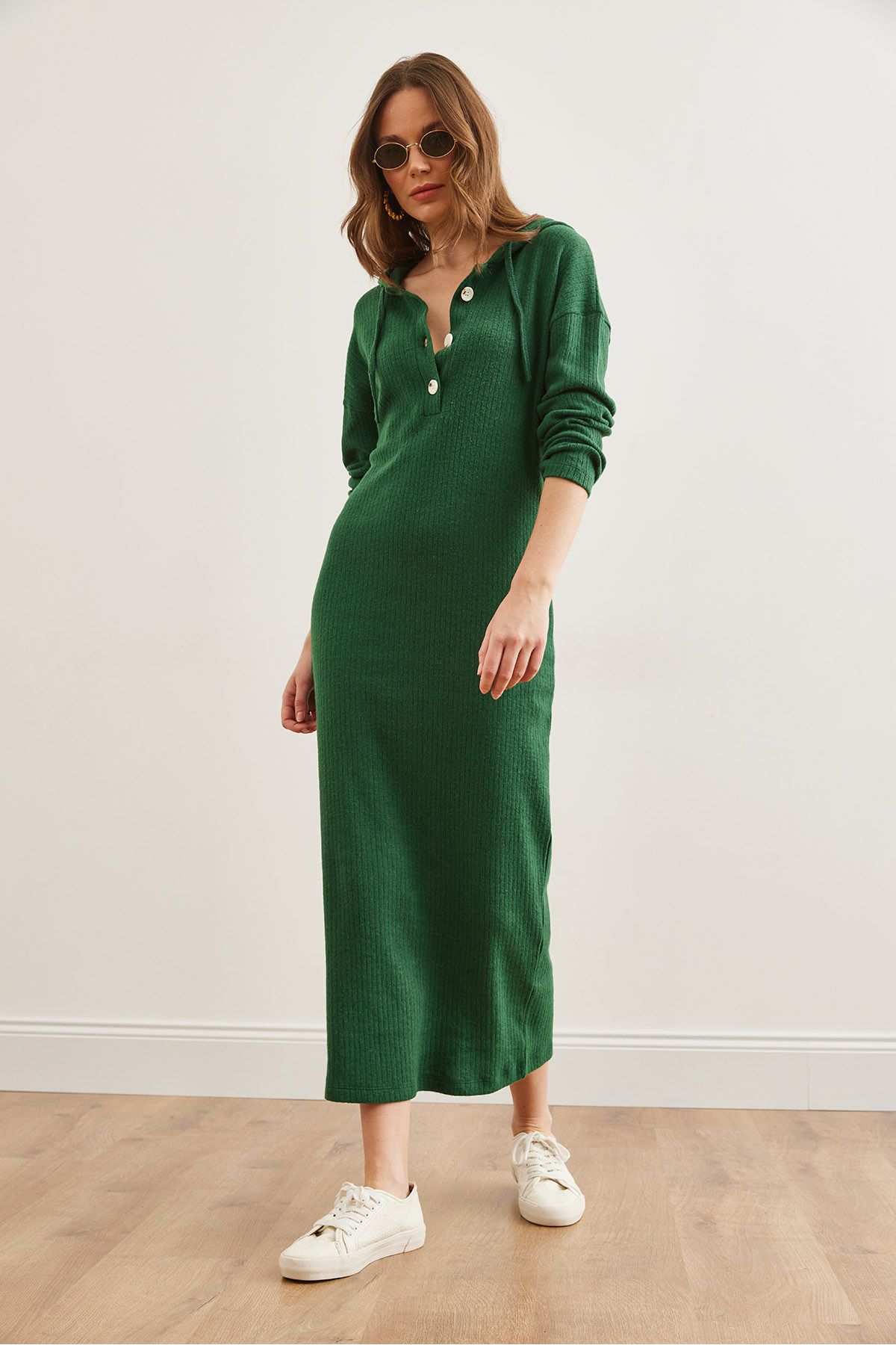 Kadın Yeşil Düğmeli Kapşonlu Oversize Fitilli Maxi Elbise ELB-19002319
