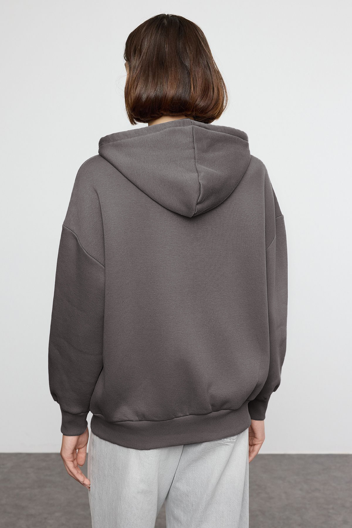 Trendyolmilla  Antrasit Oversize/Rahat Kesim Basic Kapuşonlu Fermuarlı Kalın İçi Polarl - Görsel 8