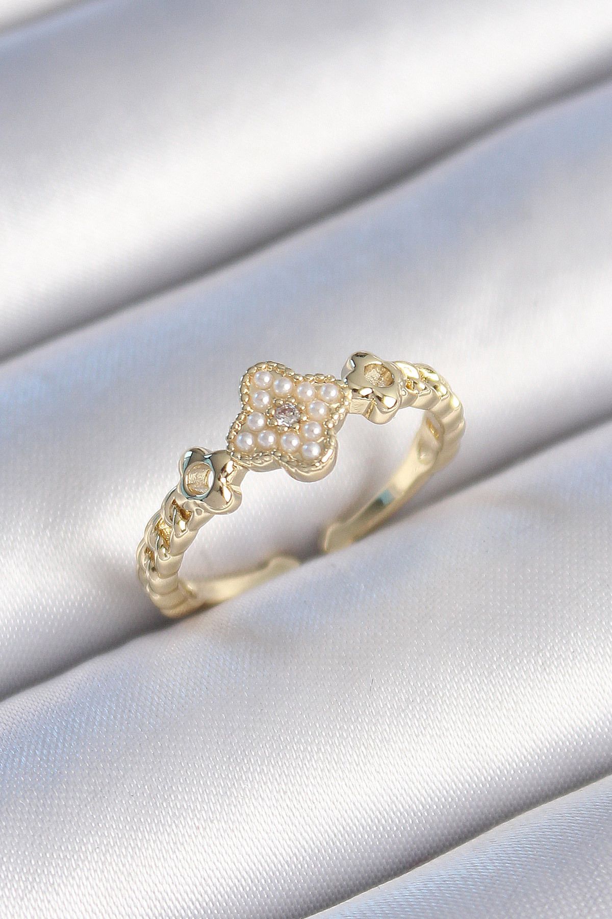 MMB Boutique Pirinç Gold Renk İncili Yonca Model Zirkon Taş Detay Kadın Yüzük