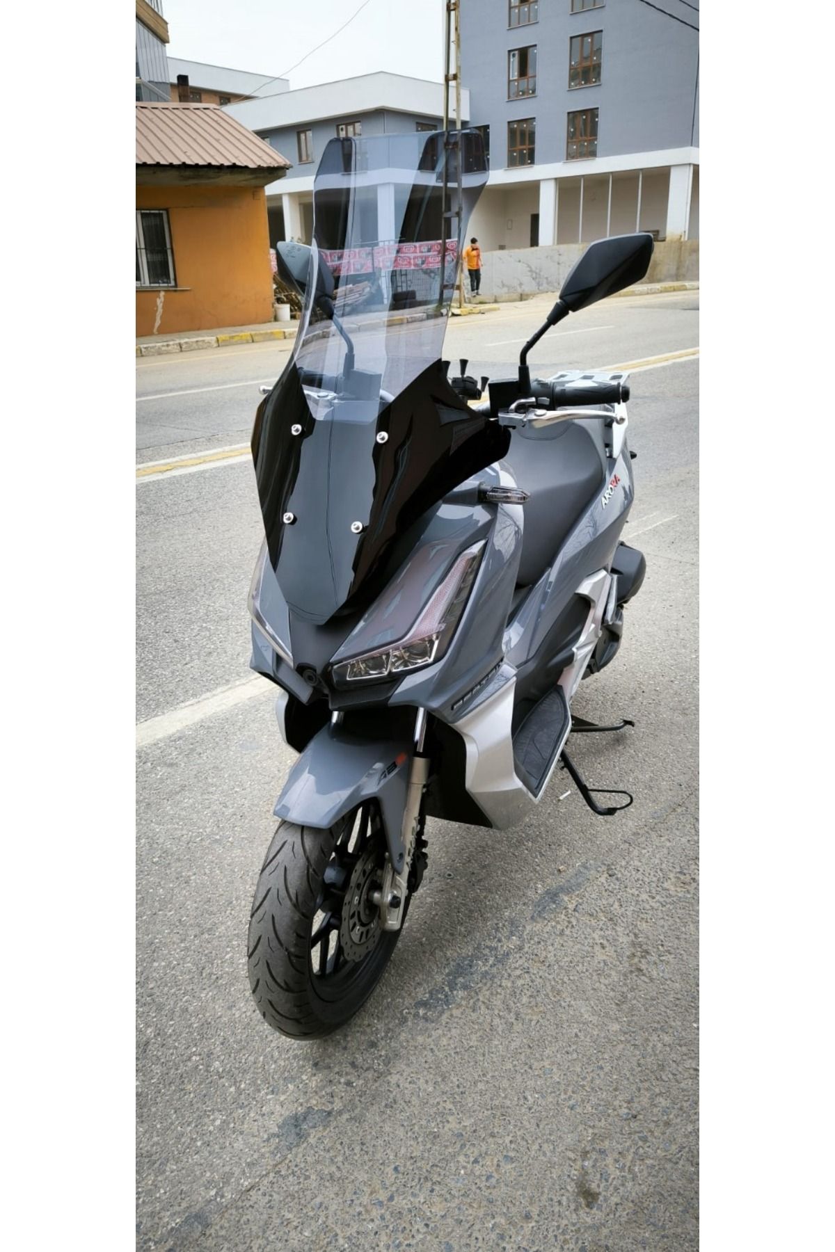 Arora Beatrix 150 Siperlik Ön Cam 2023-2025 Model 78cm Füme Renkli 4mm UZUN CAM