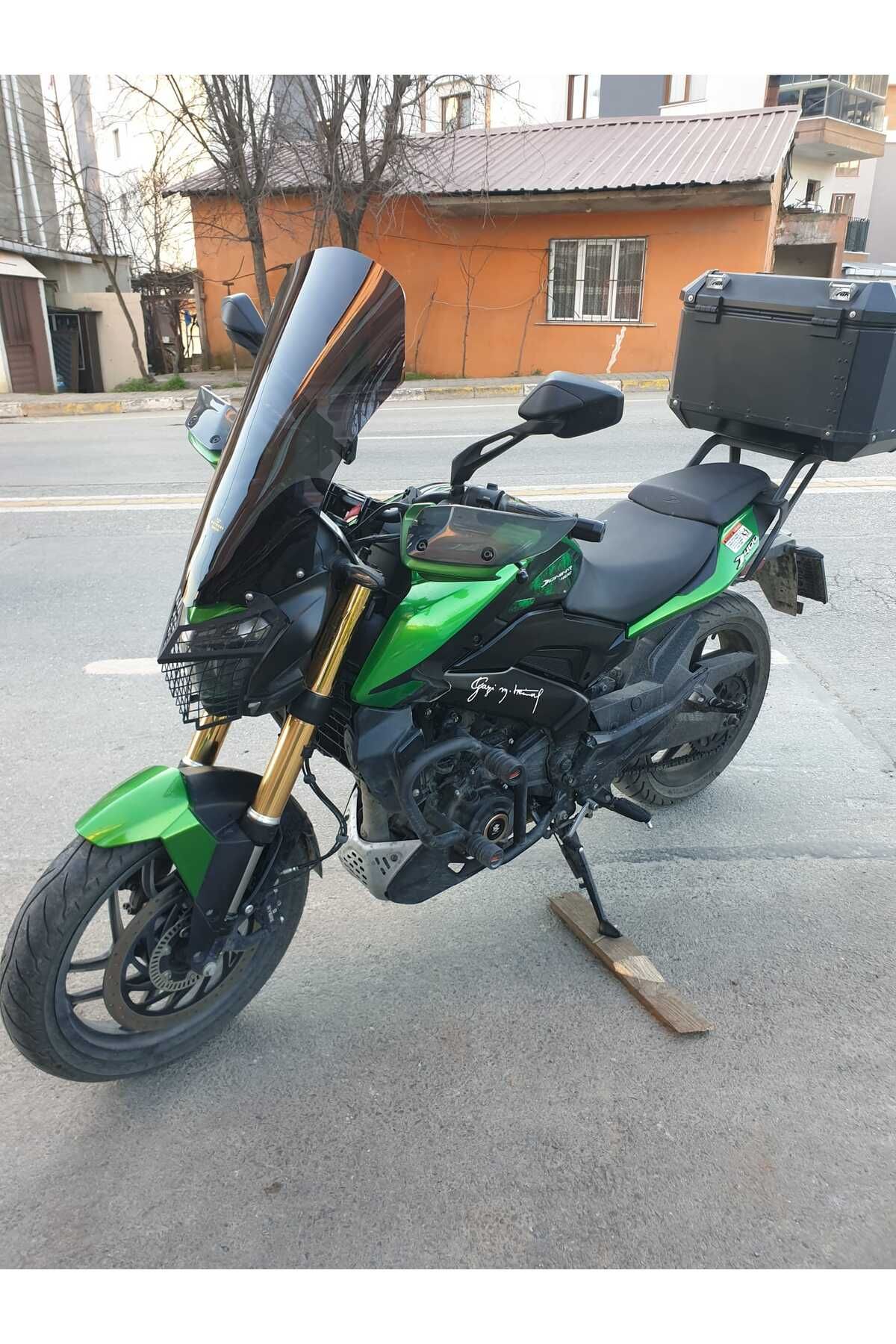 Bajaj Dominar 250 Siperlik Ön Cam 2017-2025 Model 58cm Siyah Renkli 4mm ORTA BOYLU CAM