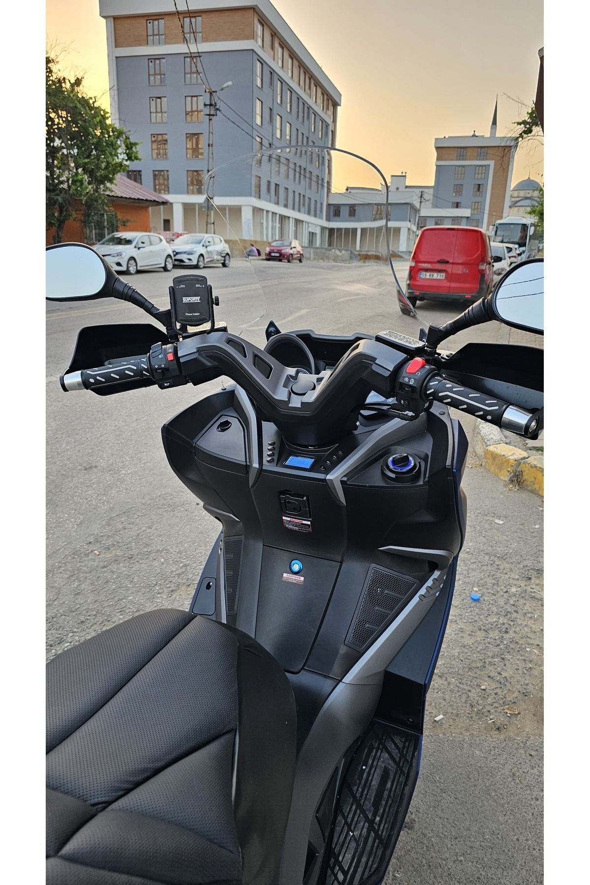 Arora GT 125 250 Siperlik Ön Cam 2023-2025 Model 83cm Şeffaf Renkli 4mm UZUN CAM