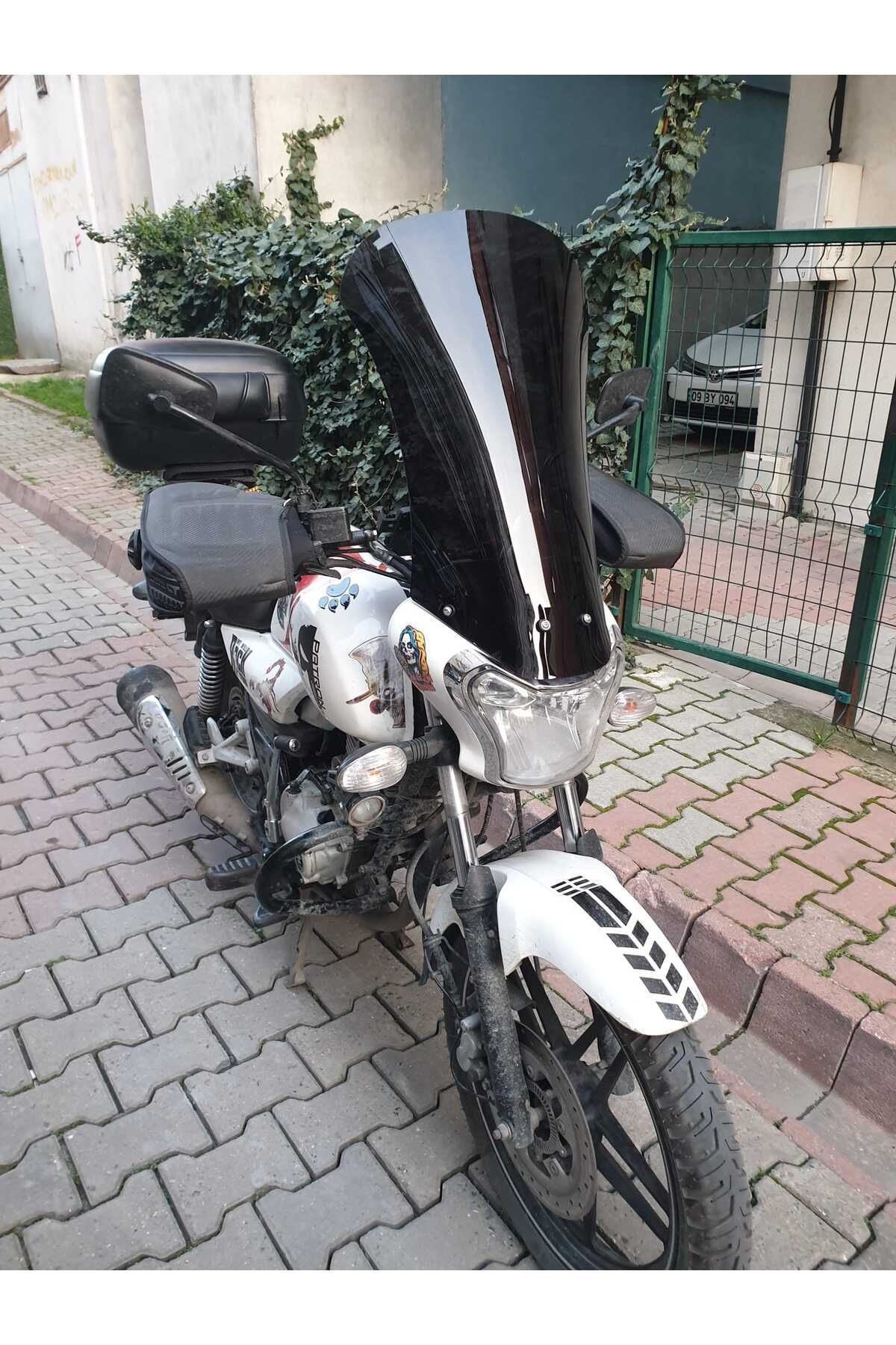 Bajaj V15 Siperlik Ön Cam 2017 2018 Model 57cm Siyah Renkli 4mm