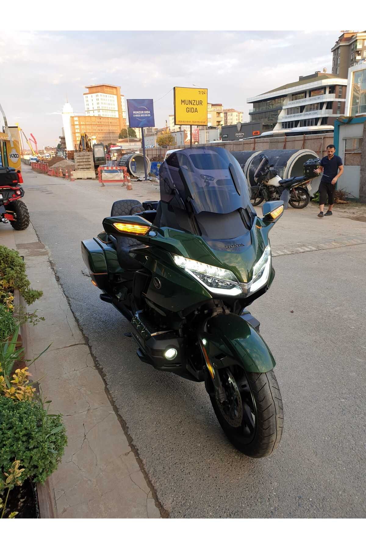 Honda Goldwing Bagger Siperlik Ön Cam 2018 2023 Model 65cm Siyah Renkli 4mm UZUN BOYLU CAM
