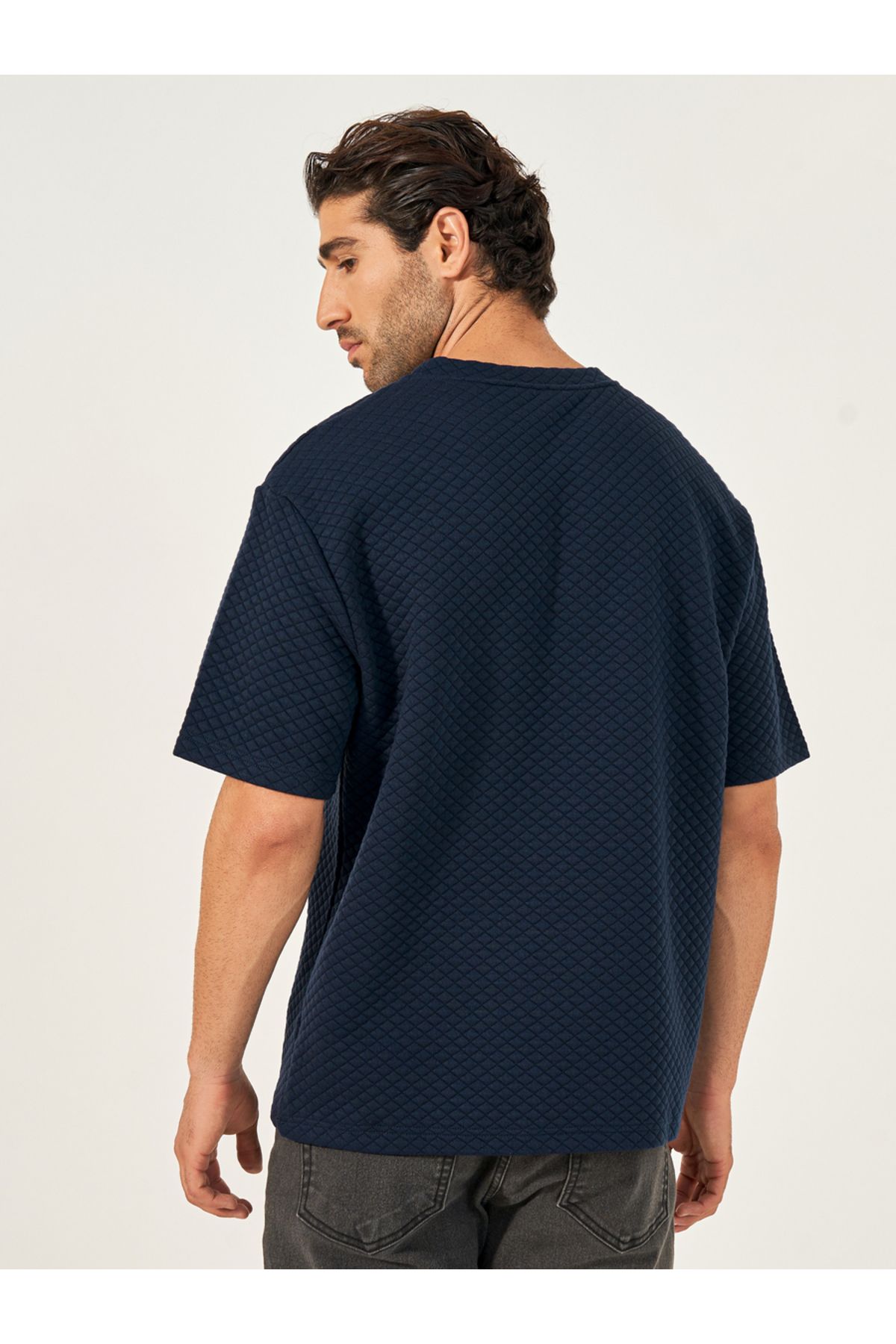 Styli-Quilted Texture Contrast Piping Insert Oversized T-Shirt 4