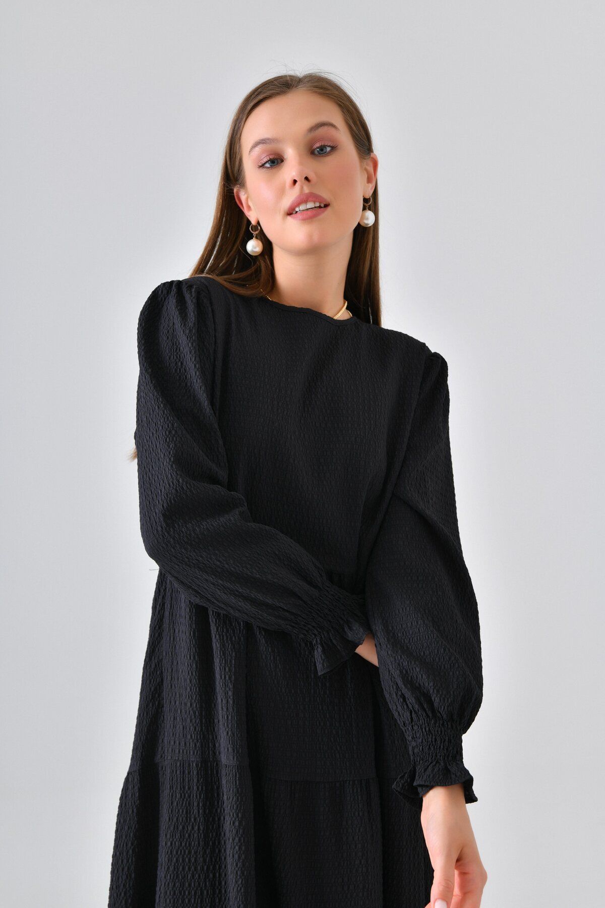 Saade-Black Crew Neck Sleeve Gipe Detailed Layered Dress 1