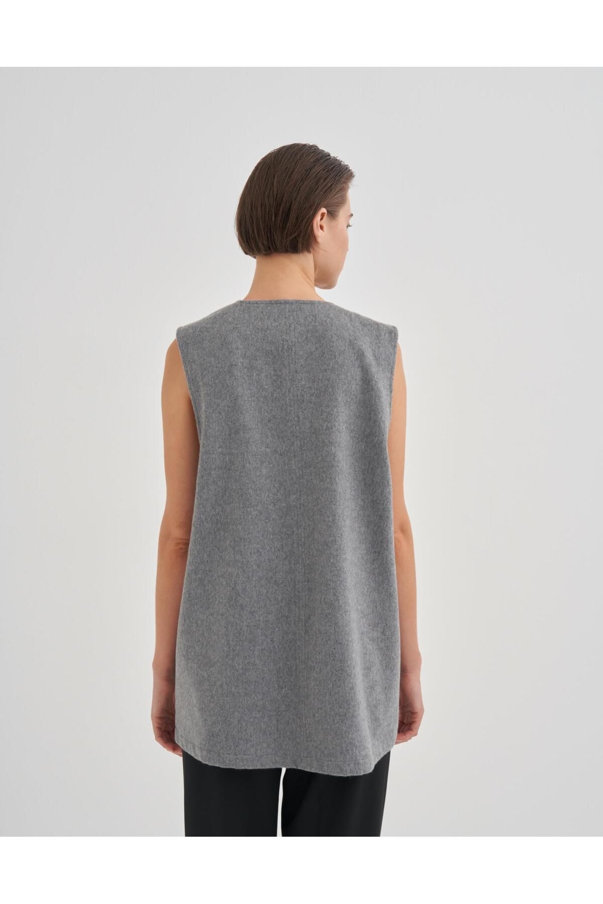 QOOQ STORE-Gray Qooq Oroka Sweater 3