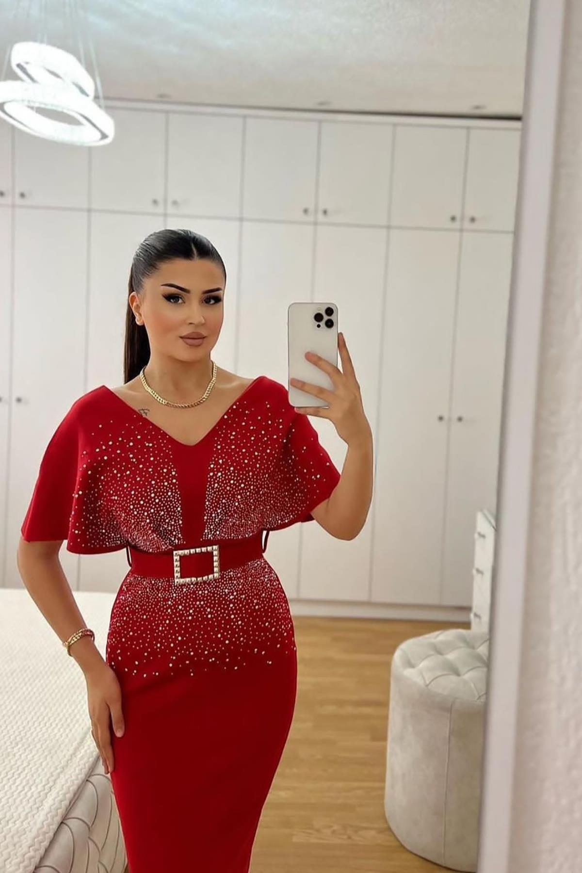 Deafox Piros Scuba Fabric Stone részlet öves estélyi ruha