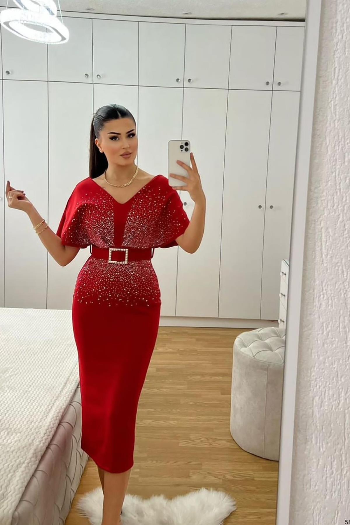 Deafox Piros Scuba Fabric Stone részlet öves estélyi ruha