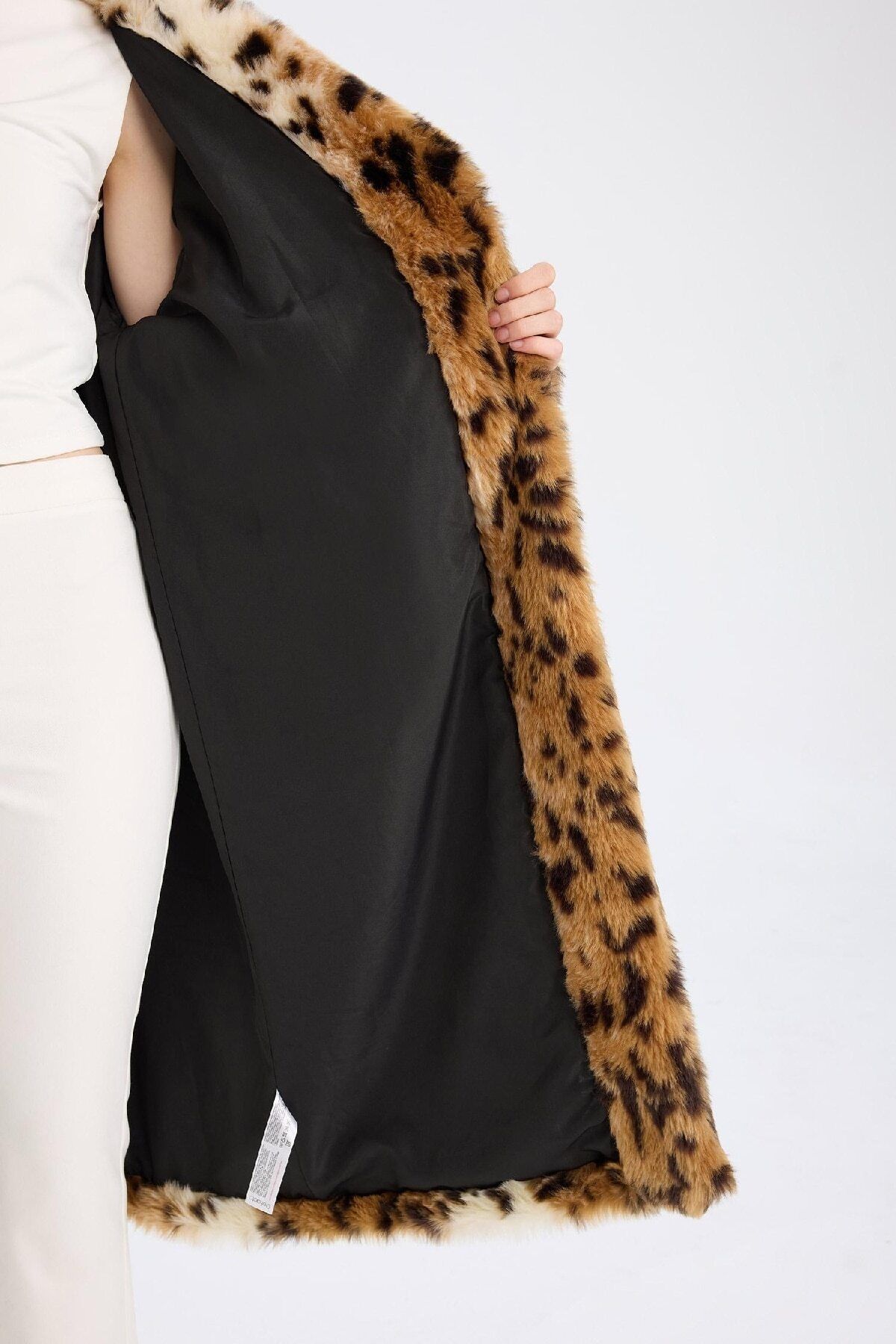 DeFacto-Relax Fit Leopard Print Jacket Collar Long Faux Fur Coat with Pockets D4005Ax24Wn 8