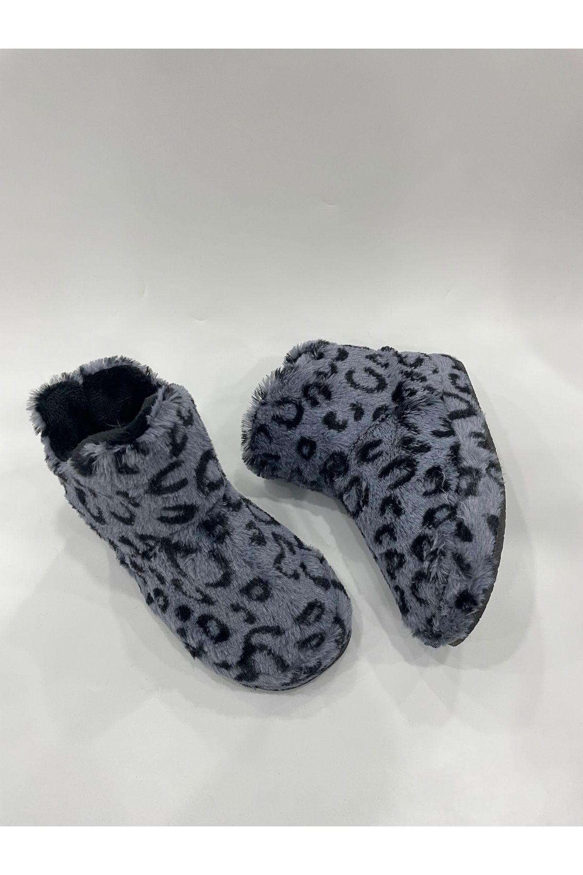 AyakkabıZ-Gray Polka Dot Plush Slippers 2