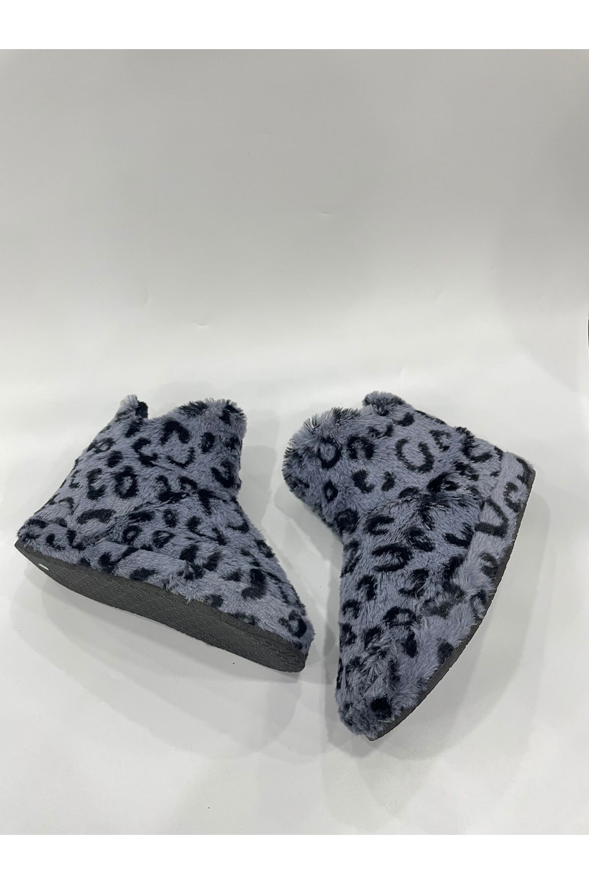 AyakkabıZ-Gray Polka Dot Plush Slippers 3