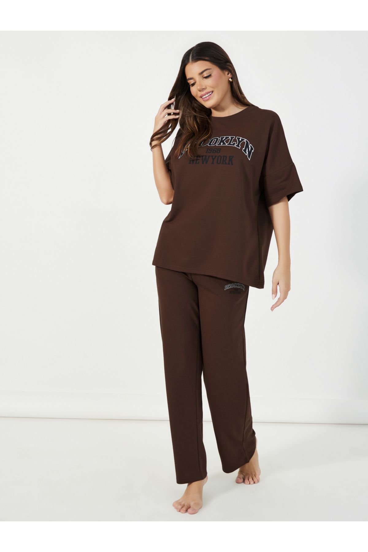 Styli-Brooklyn Print Relaxed Fit Top & Jogger Lounge Set 2