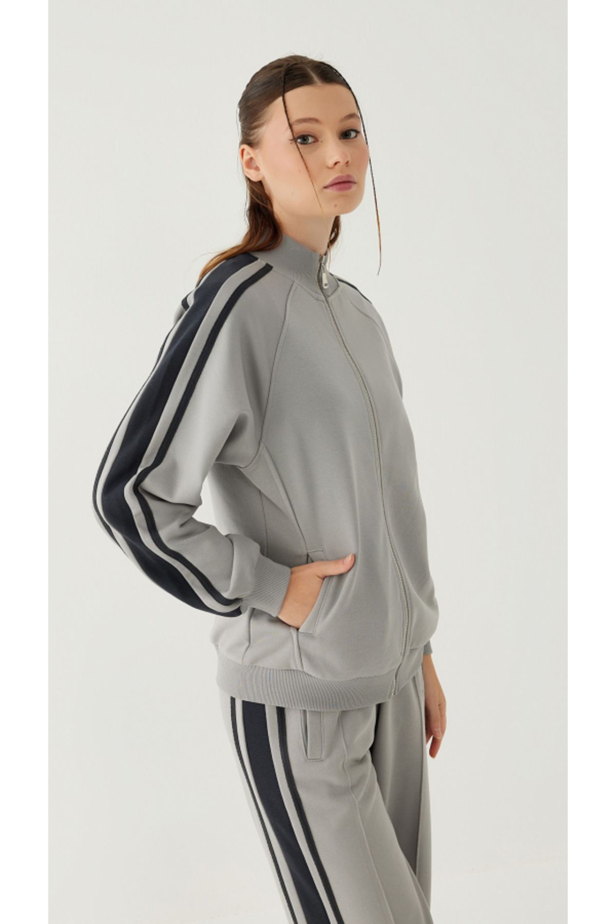 SEVİLEN-Stripe Detailed Zippered Women's Tracksuit Set 7