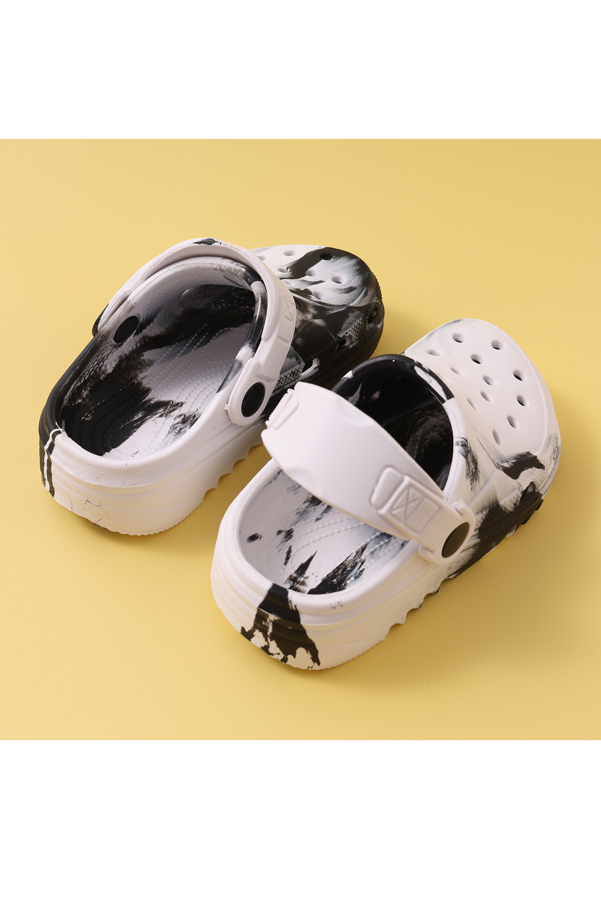 SAPS-Tie Dye Style Clogs -  Black 6