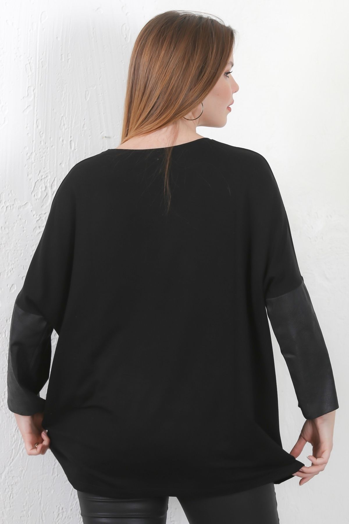 Chiccy-Black V-Neck Long Sleeve Pocket Leather Garnished Chain Casual Oversize Knitted Blouse 8