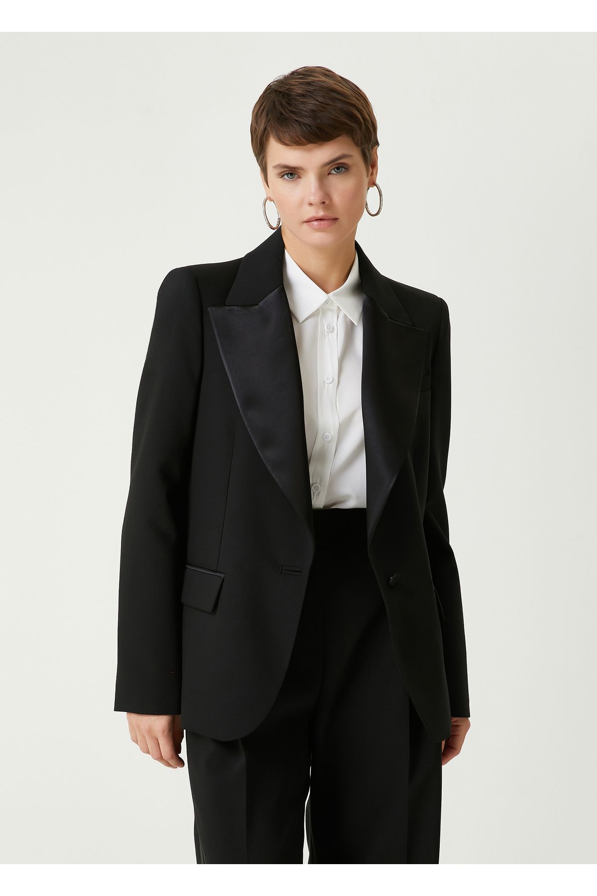 Academia-Black Satin Collar Tuxedo Jacket Size: 40 1