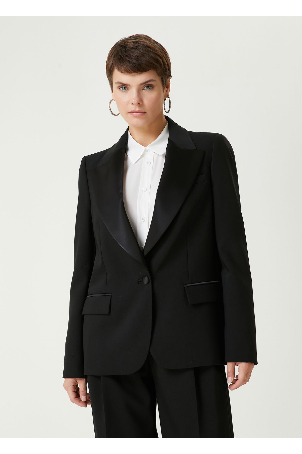 Academia-Black Satin Collar Tuxedo Jacket Size: 40 4