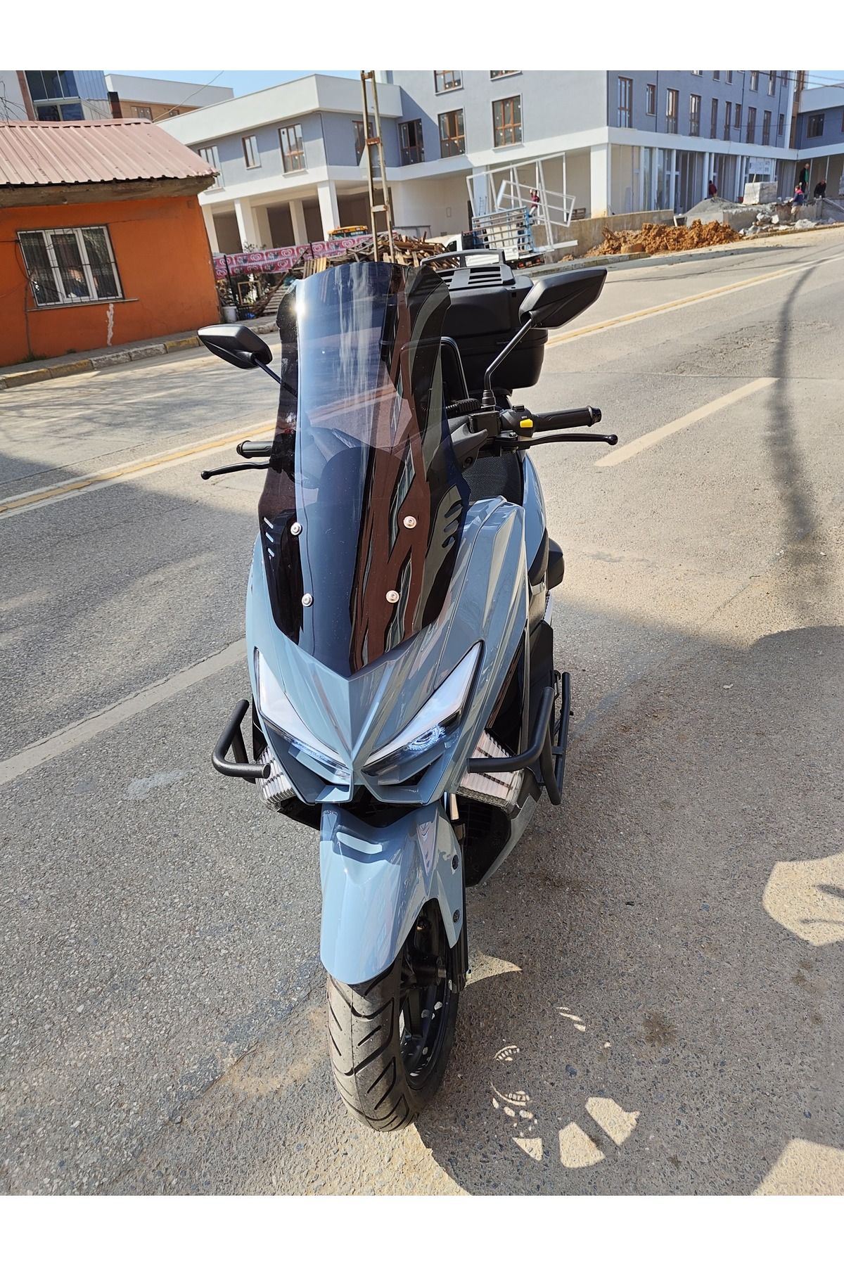 Küba Chia 125 Siperlik Ön Cam 2023-2025 Model 55cm Siyah Renkli 4mm KISA SPOR CAM