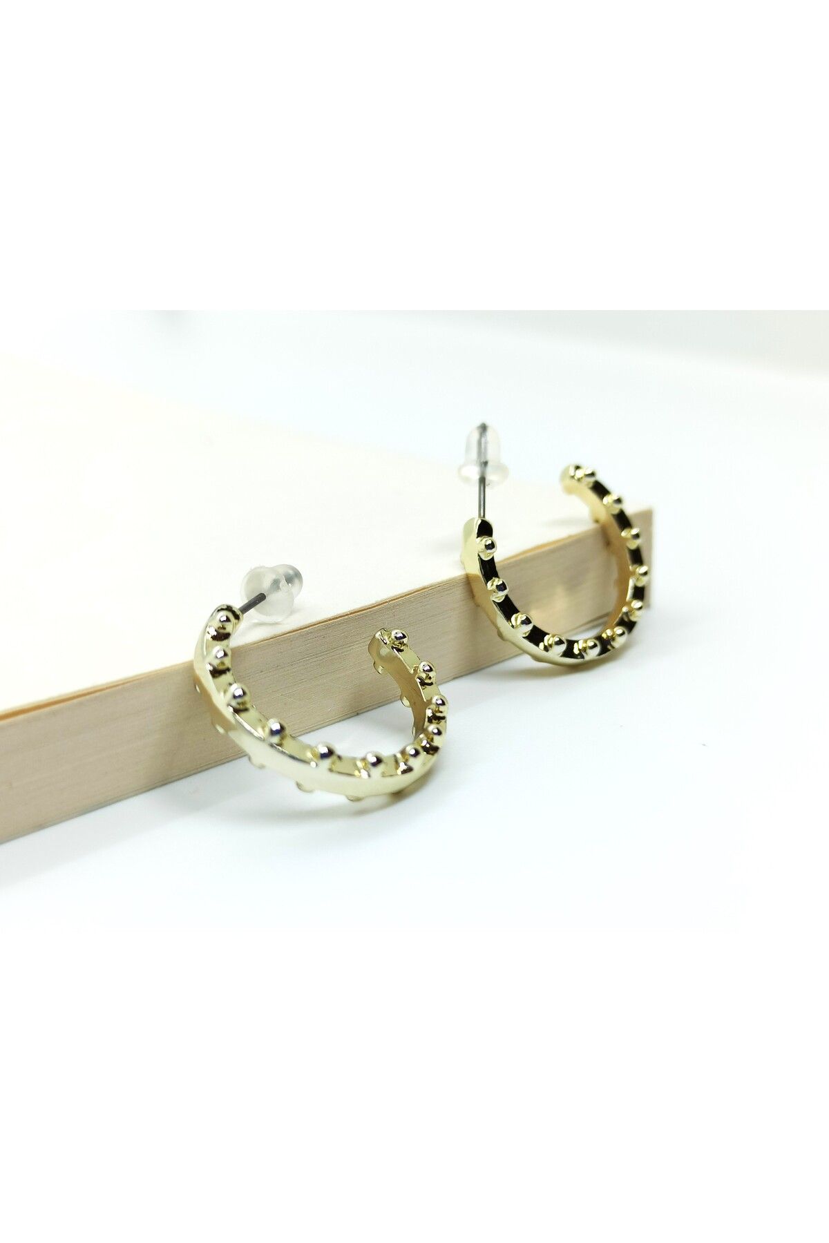 COOL&RELAX-Women's Earring with Gold Slippers 1