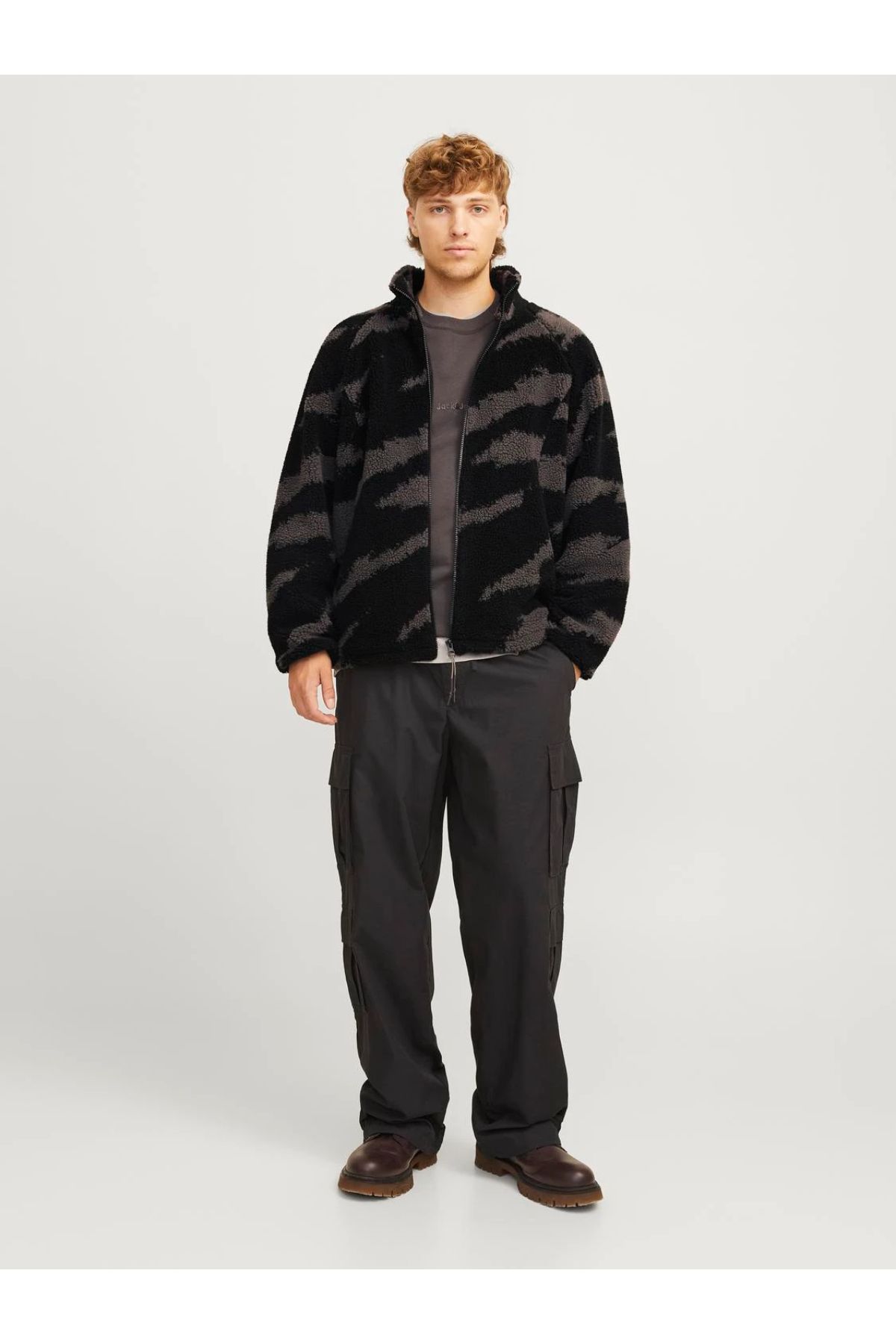 Jack & Jones-جاك وجونيس 12267528   - سترة JCOTERRAIN Fleece للرجال من القطيفة، أسود/رمادي 3