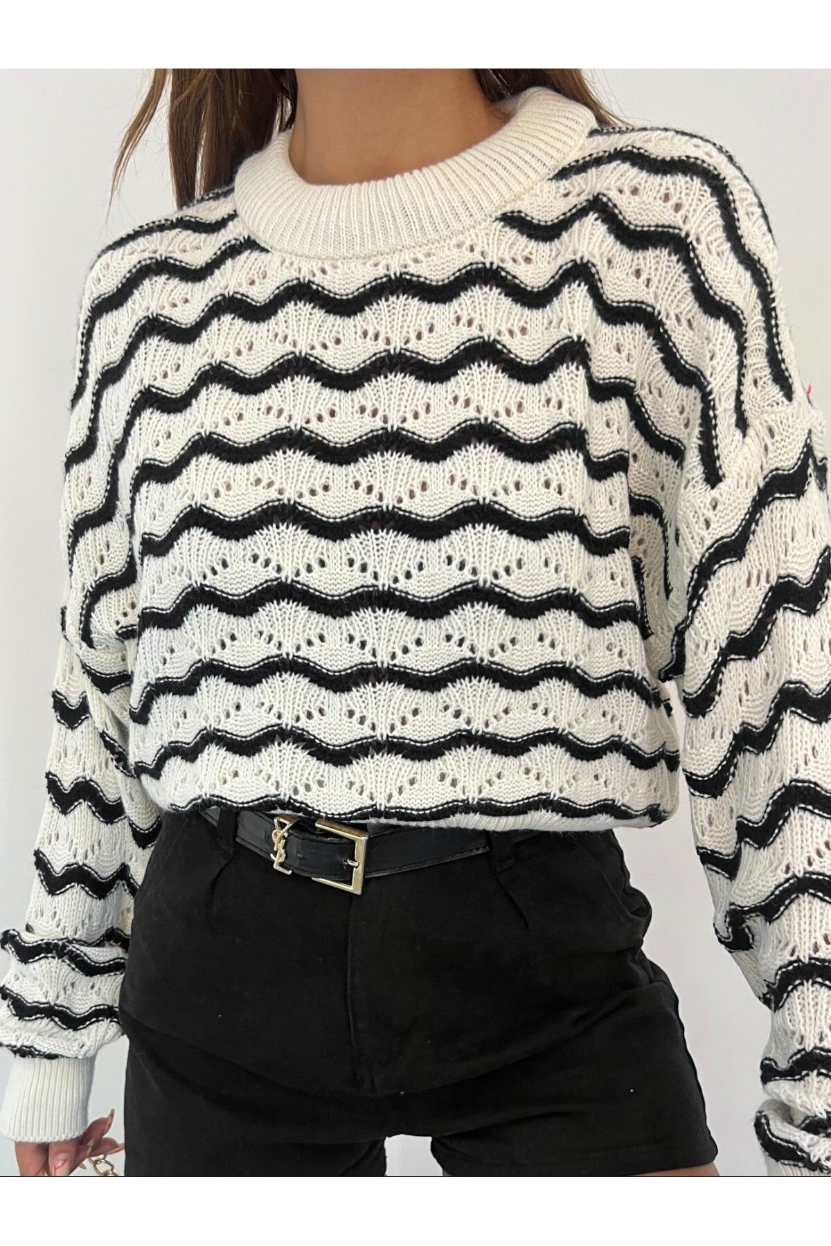 Modamorfo-Zigzag Pattern Openwork Short Sweater 2