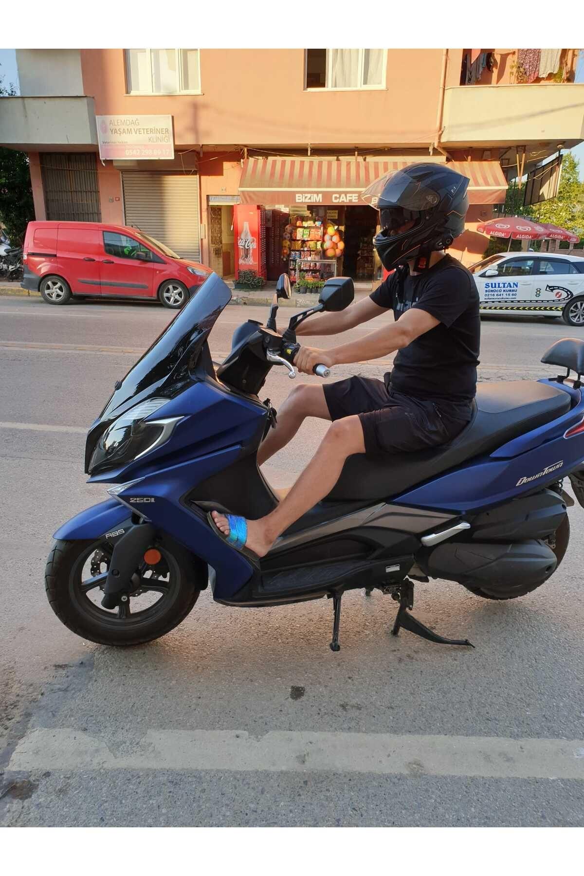 Kymco Downtown 250i Siperlik Ön Cam 2016 2025 Model 61cm siyah Renkli 4mm