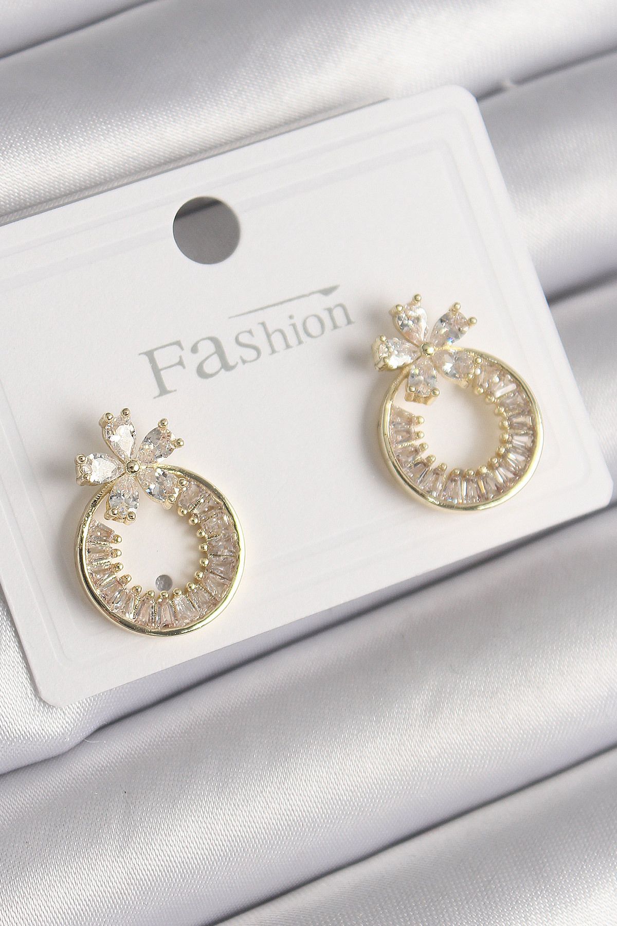 BZK ACCESSORİES Pirinç Gold Renk Zirkon Taşlı Halka Model Çiçek Figür Kadın Küpe