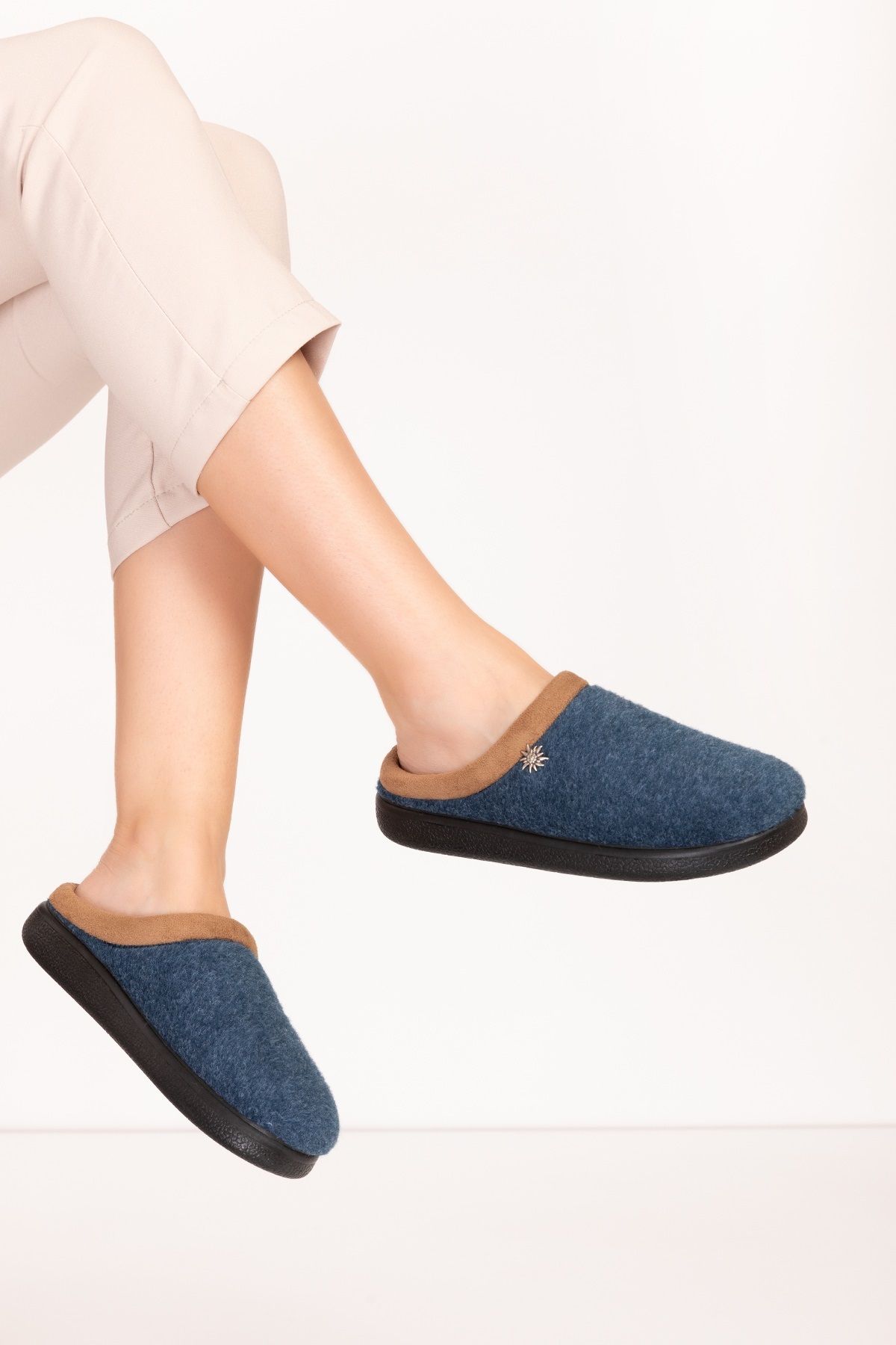 Gondol-Comfortable and Light Furry House Slippers - Ev.216 3