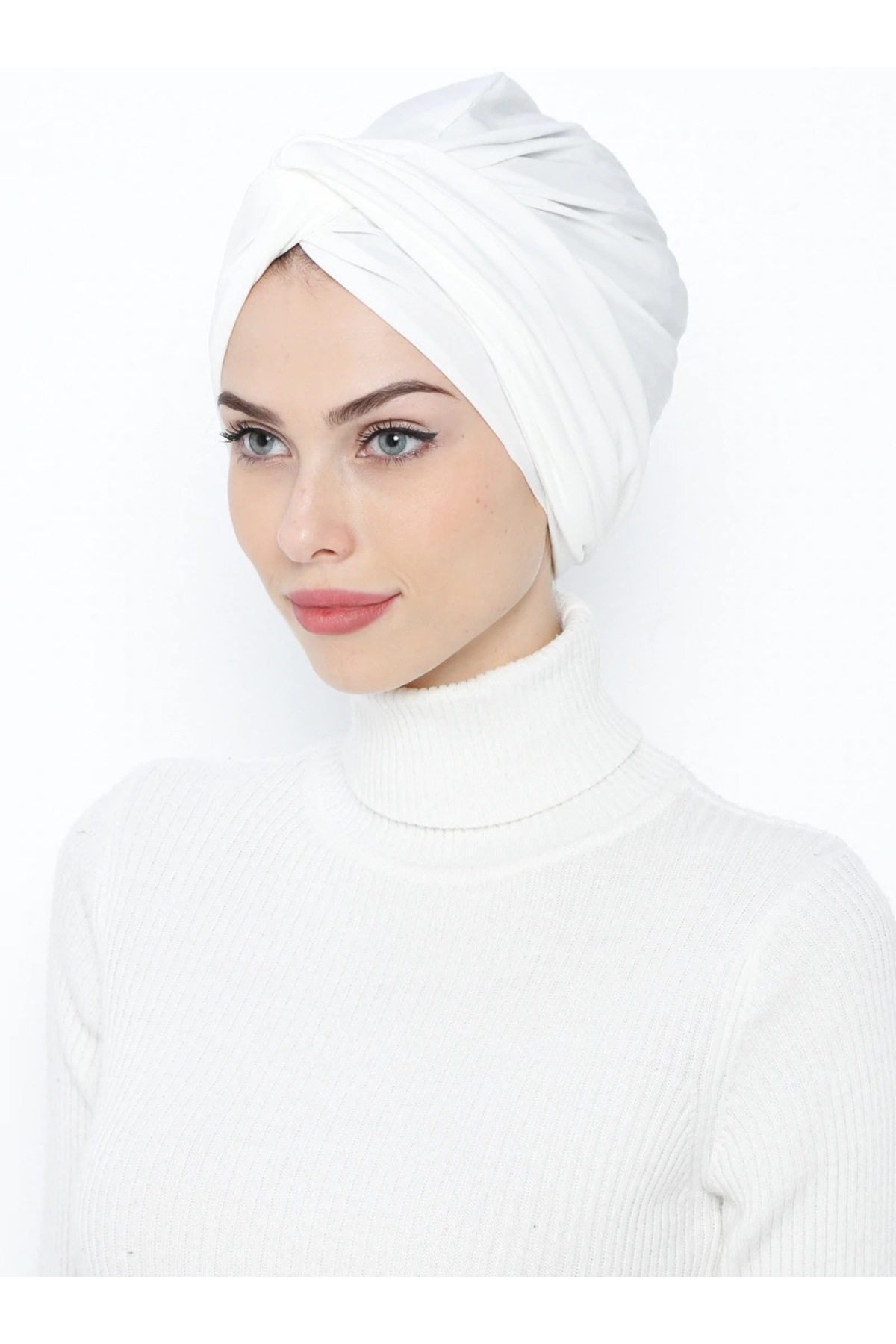 Differenza-White Sandy Wrapped Bonnet 5