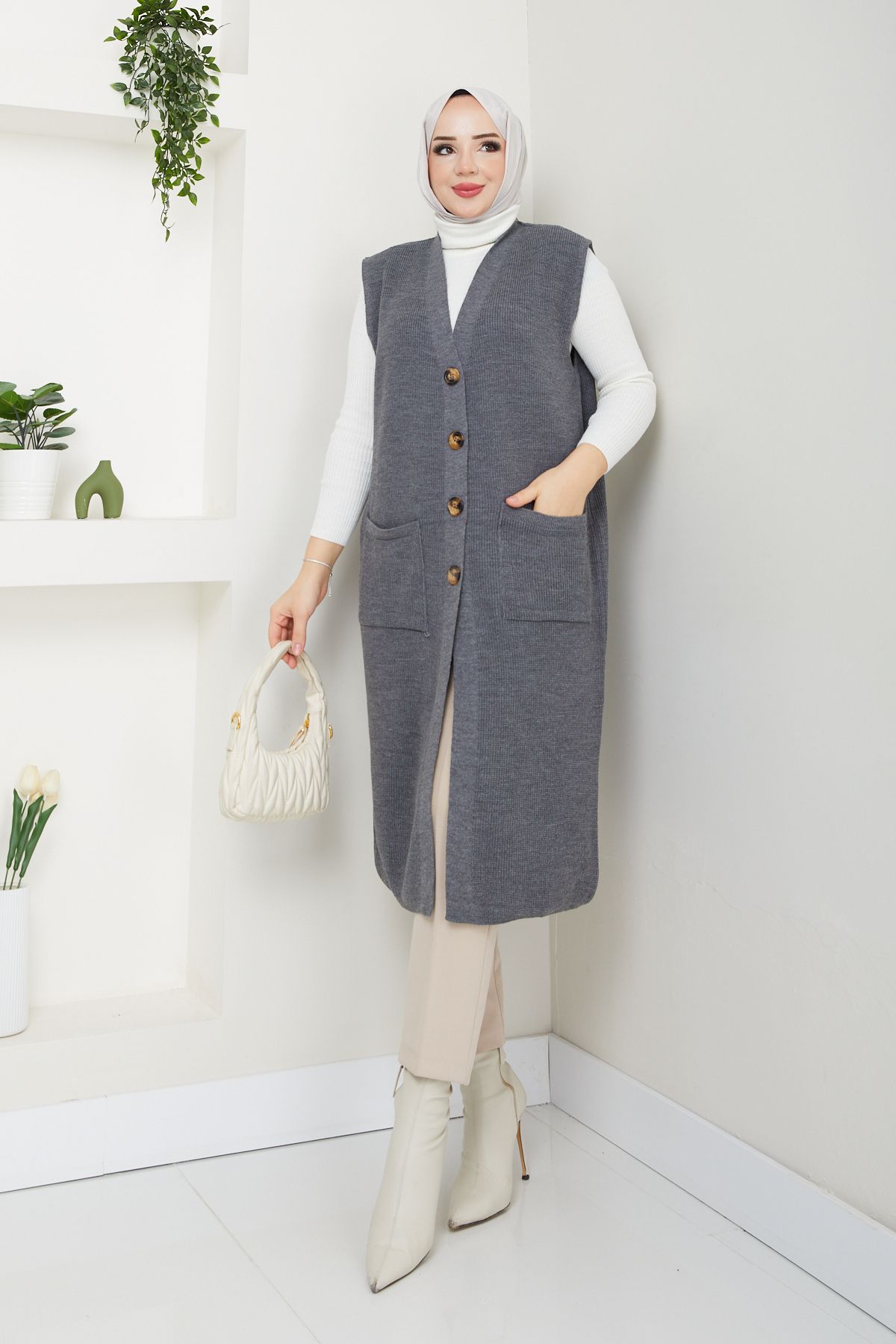 Pamuk Butik-Women's Pocketed Button Closure Knitwear Vest 5