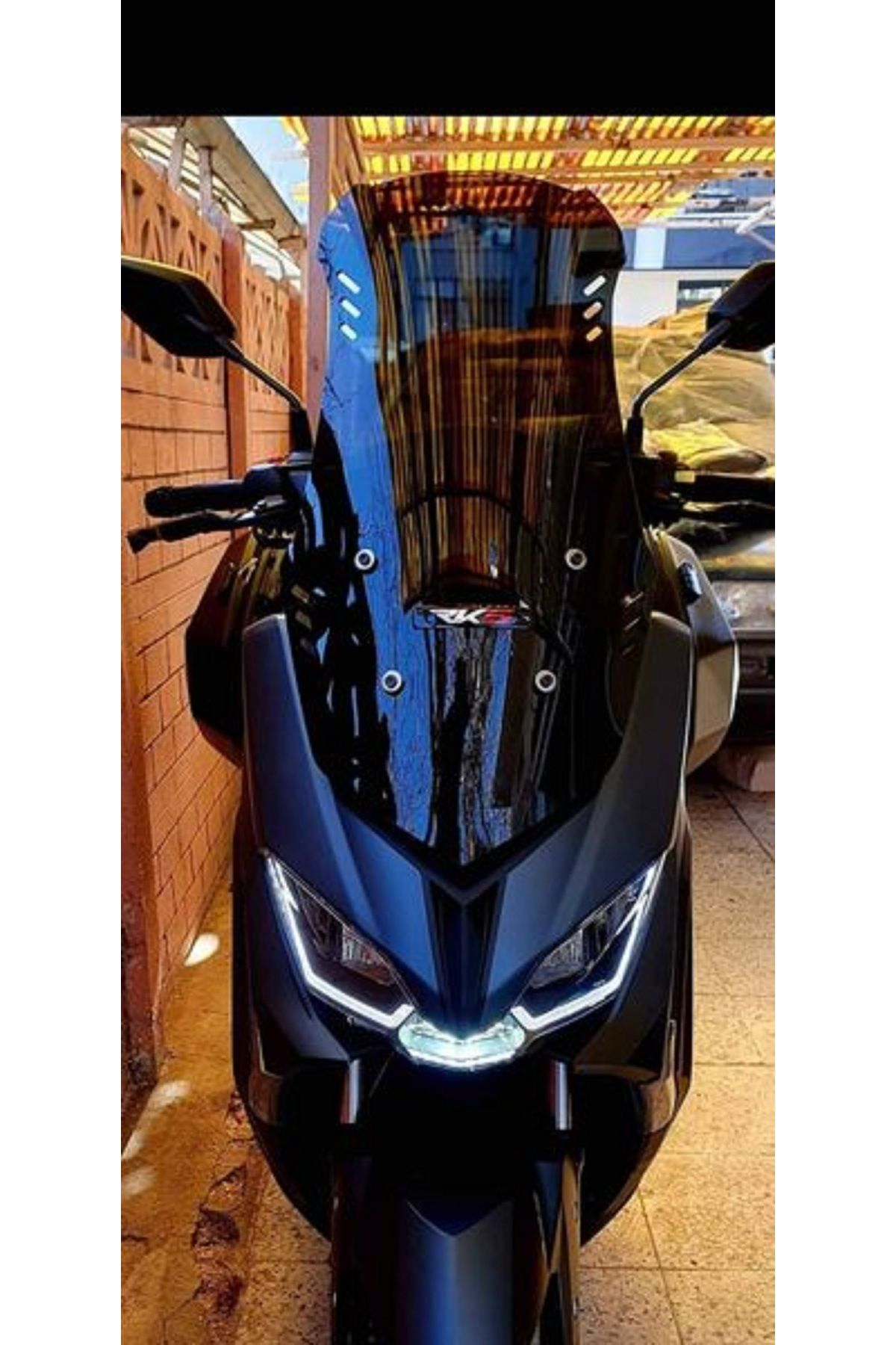 RKS Grace 202 Siperlik Ön Cam 2022-2025 Model 55cm Siyah Renkli 4mm KISA SPOR CAM