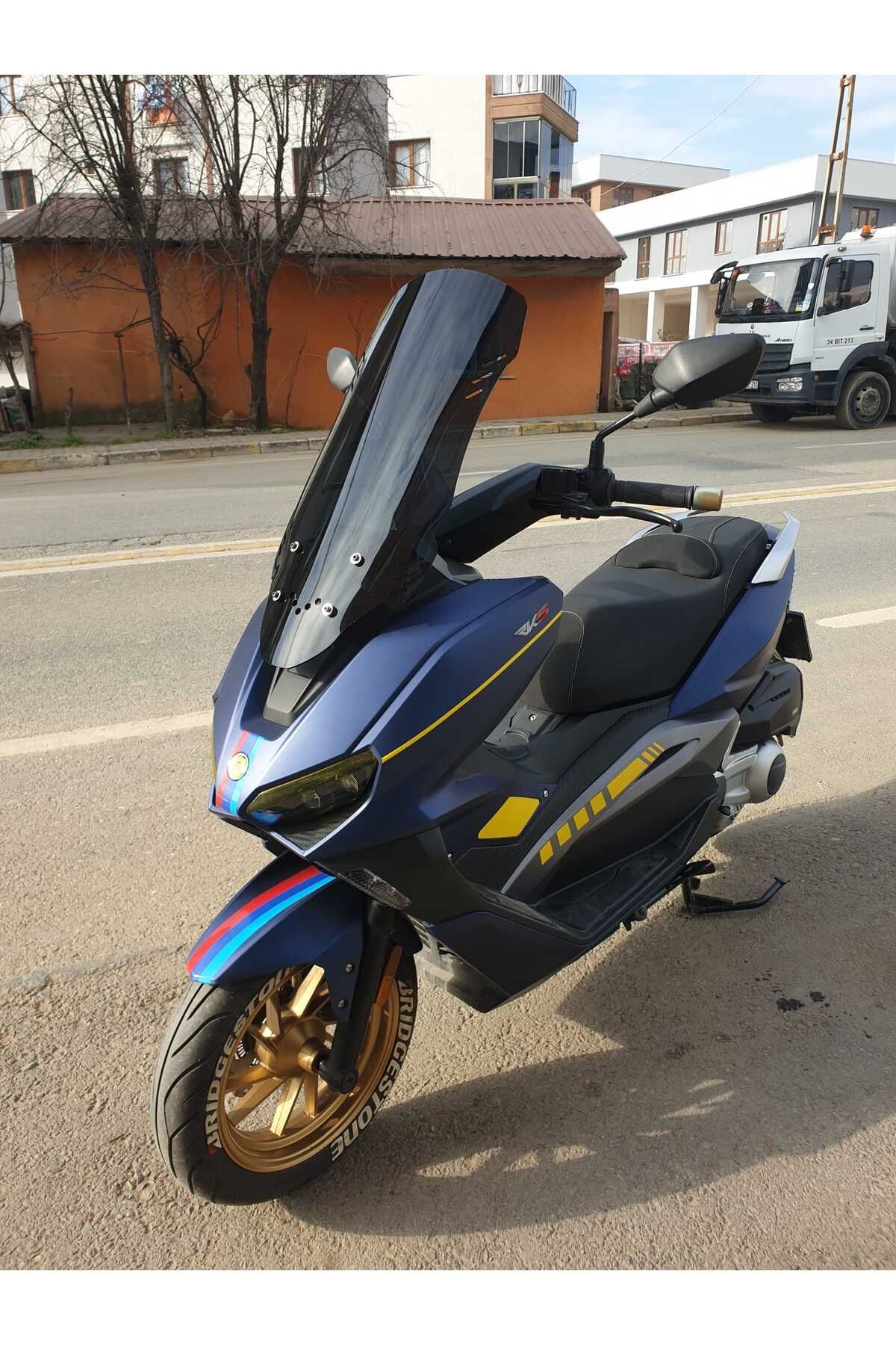 RKS Vieste 249 Siperlik Ön Cam 2022-2025 Model 65cm Siyah Renkli 4mm ORTA BOYLU CAM