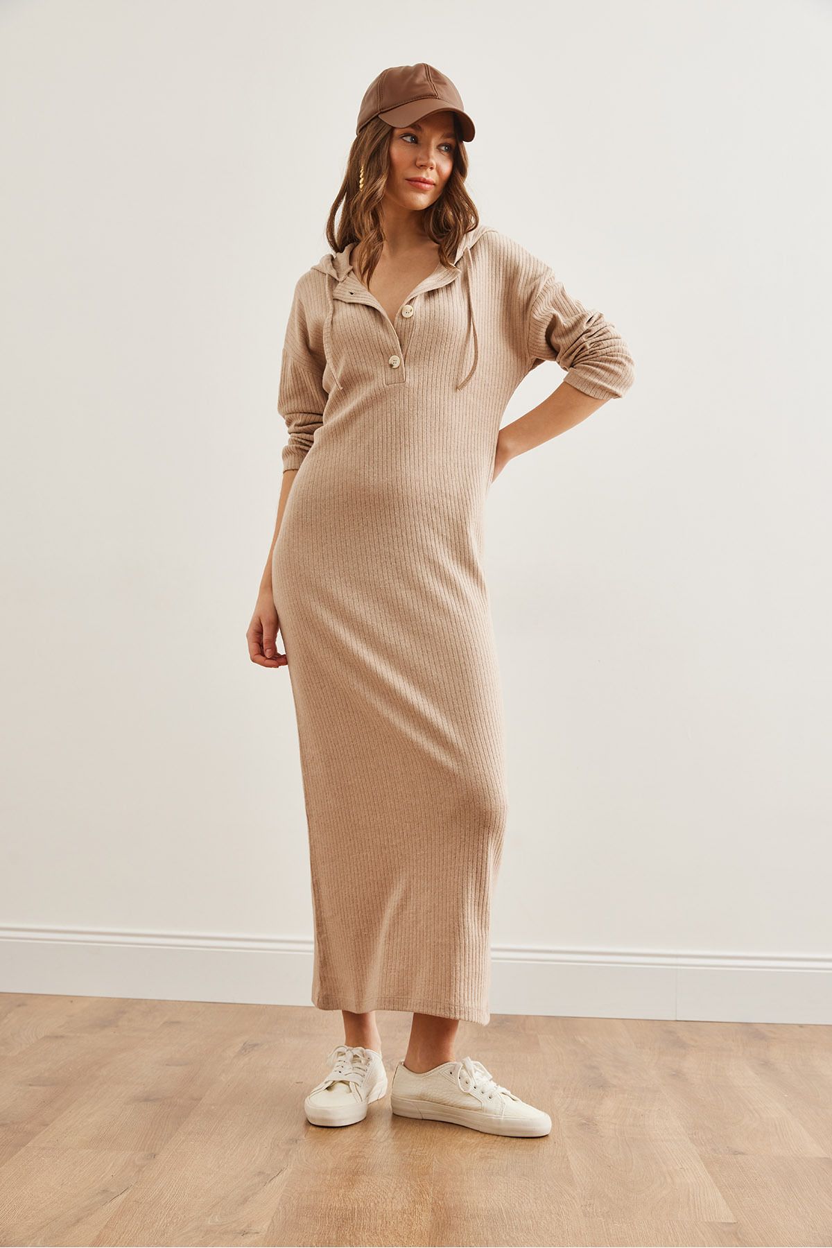 Kadın Camel Düğmeli Kapşonlu Oversize Fitilli Maxi Elbise ELB-19002319