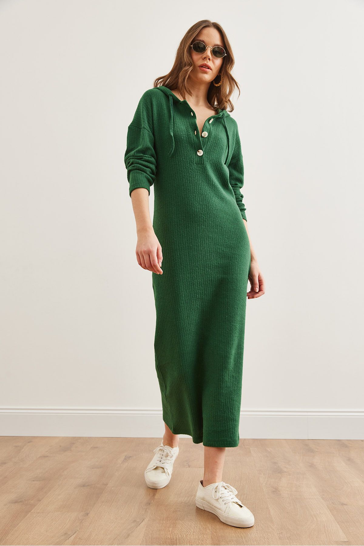 Kadın Yeşil Düğmeli Kapşonlu Oversize Fitilli Maxi Elbise ELB-19002319